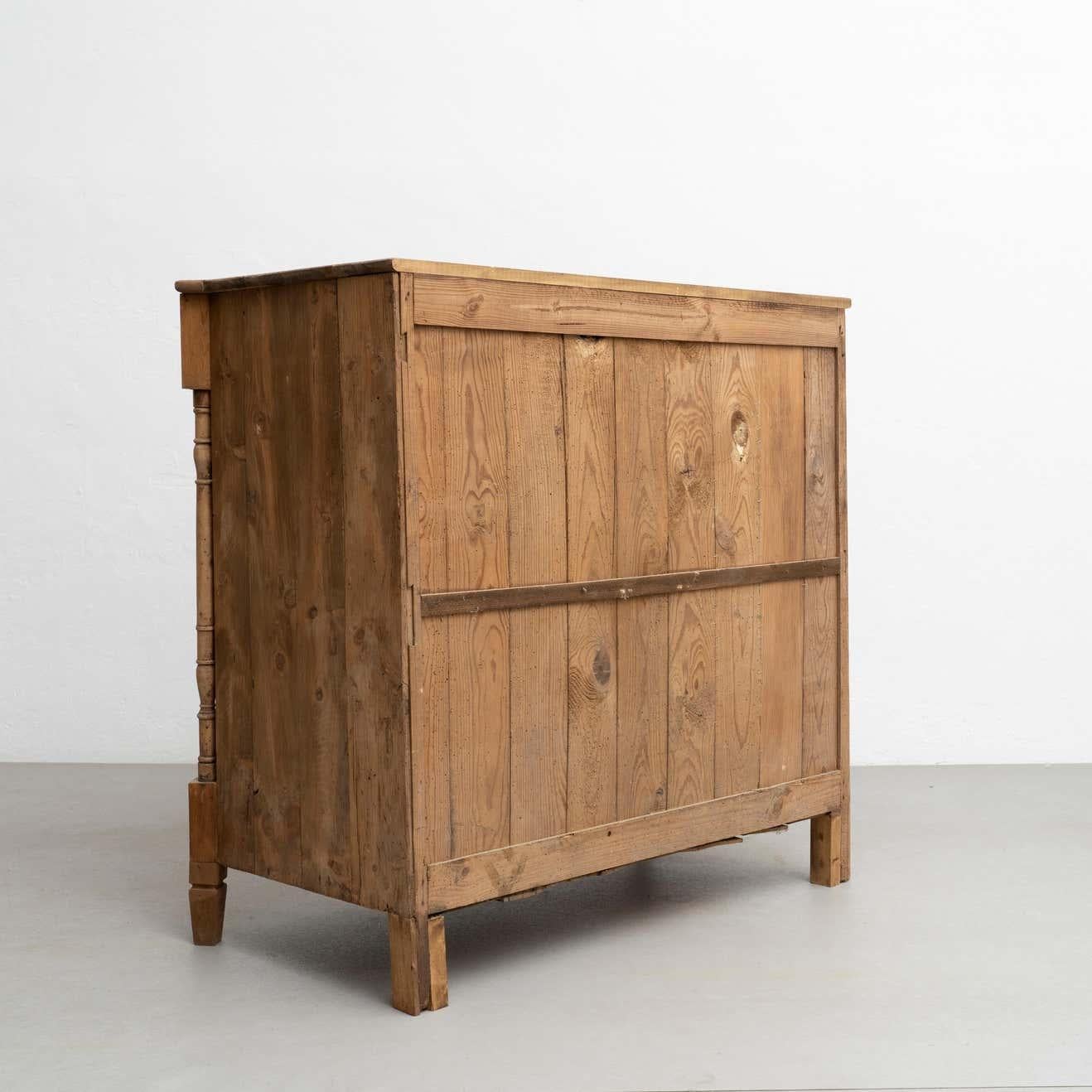 Early 20th Century Antique Traditional Spanish Pine Wood Dresser In Good Condition For Sale In Barcelona, Barcelona