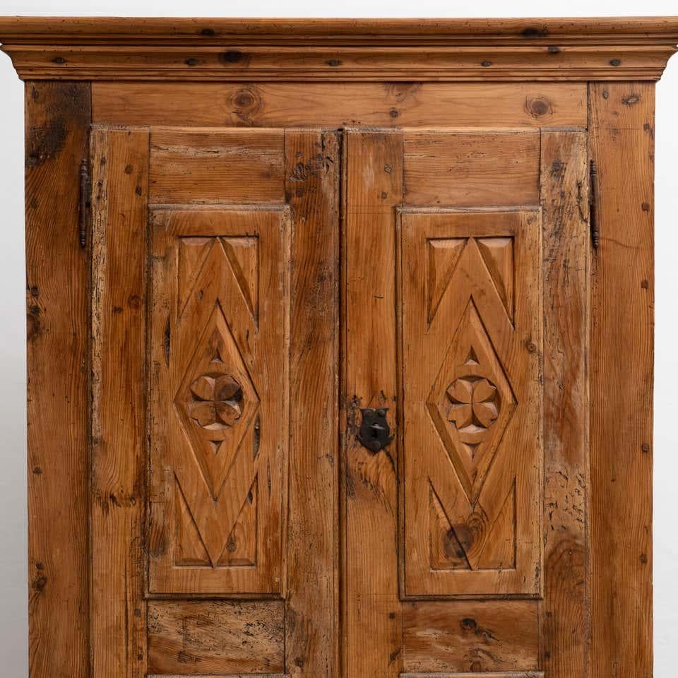 Early 20th Century Antique Traditional Spanish Pinewood Wardrobe For Sale 5