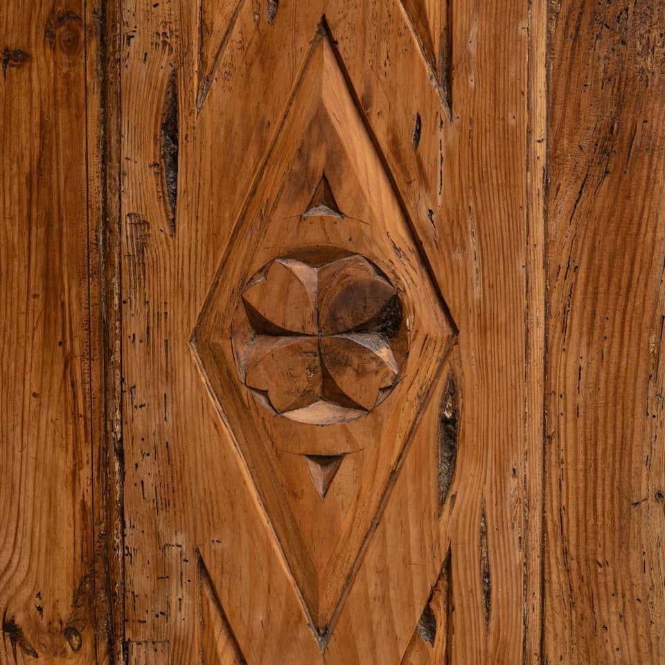 Armoire en bois de pin espagnol traditionnel du début du 20e siècle 5