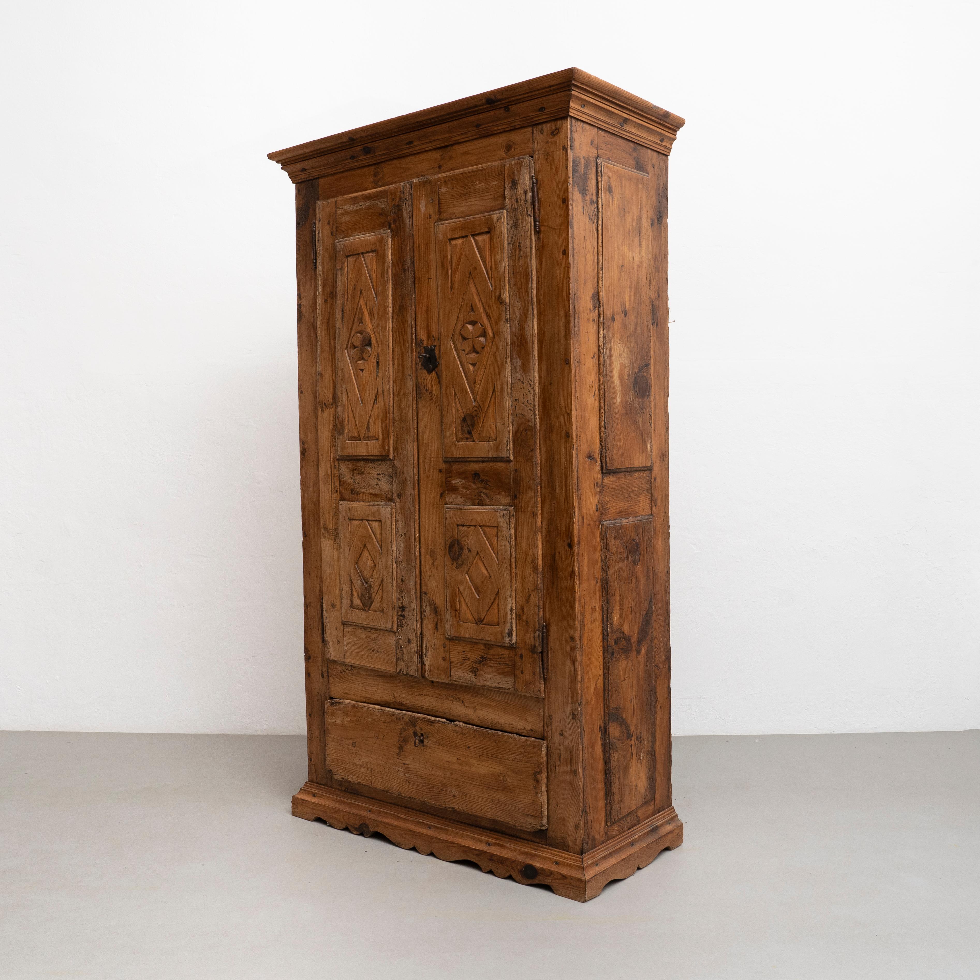 Early 20th Century Antique Traditional Spanish Pinewood Wardrobe 9