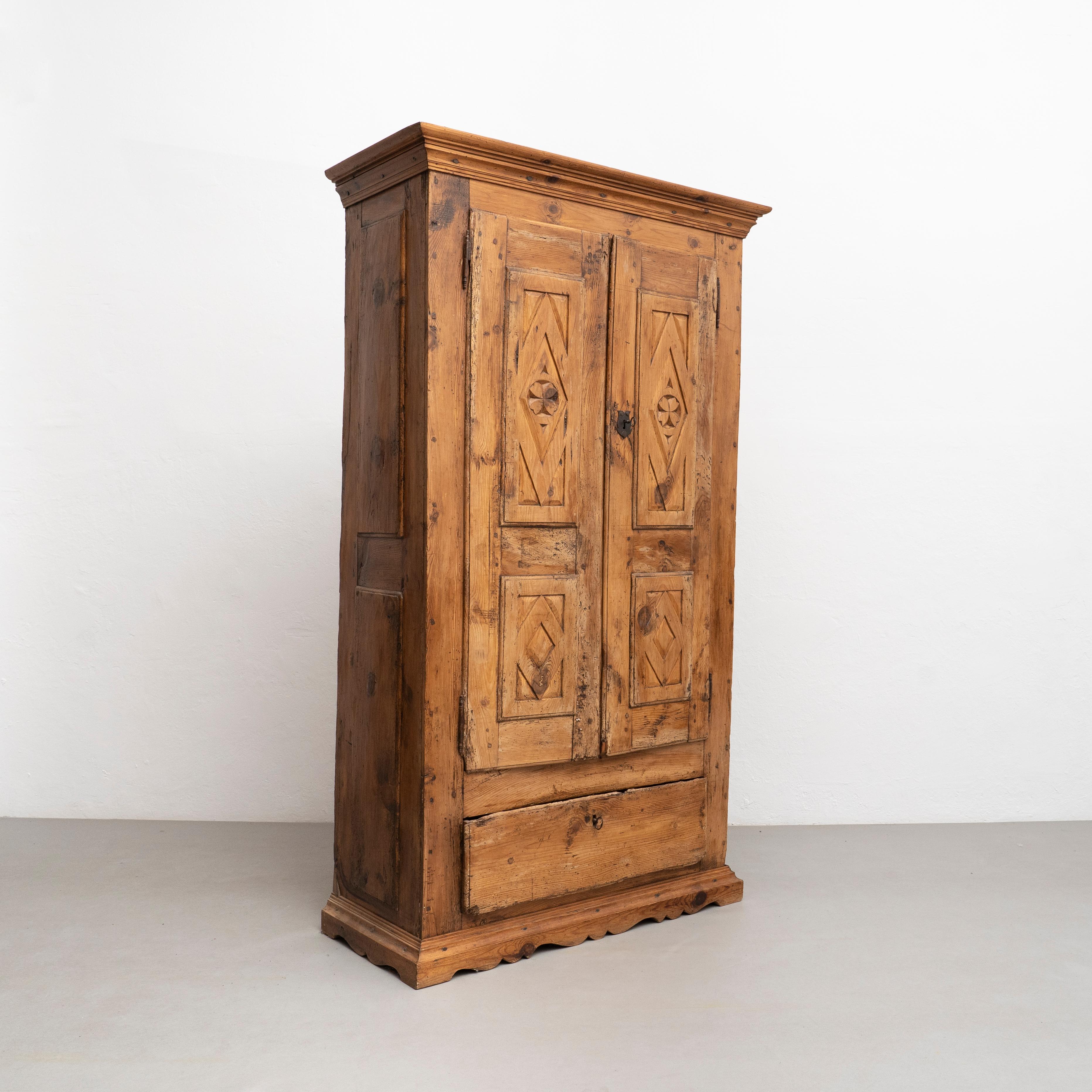 Early 20th Century Antique Traditional Spanish Pinewood Wardrobe 14