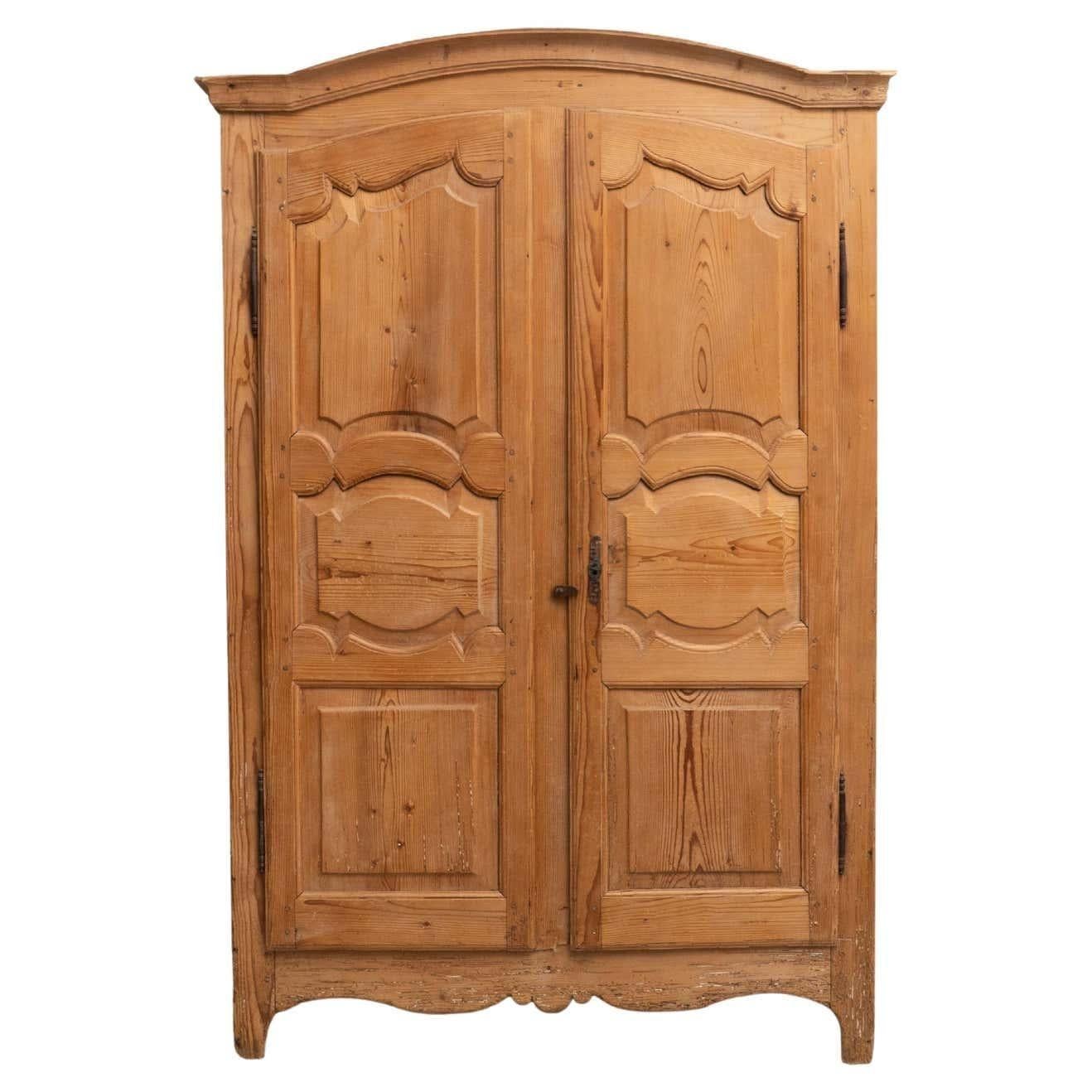 Rustic Early 20th Century Antique Traditional Spanish Pinewood Wardrobe For Sale