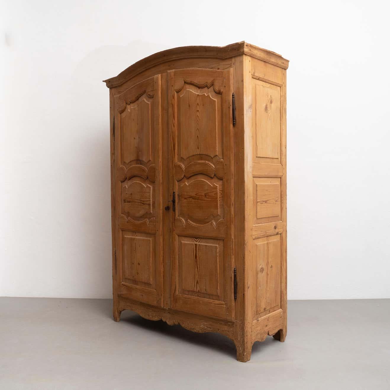 Rustic Early 20th Century Antique Traditional Spanish Pinewood Wardrobe For Sale
