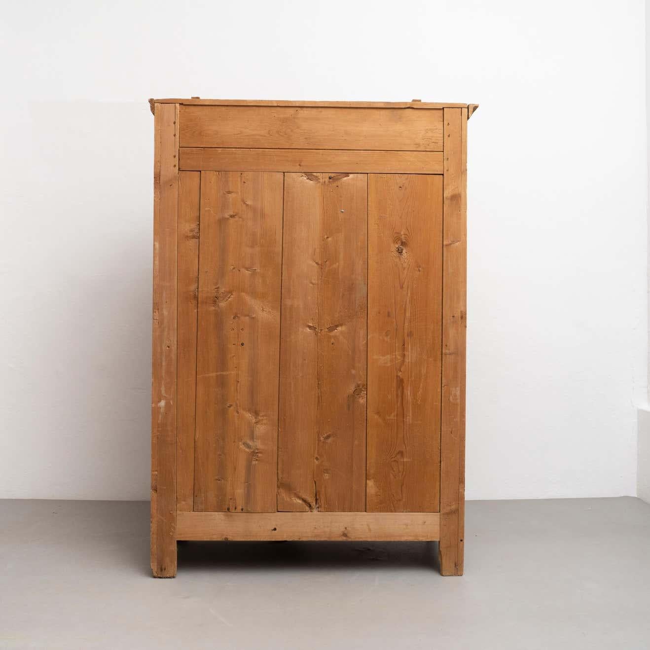 Early 20th Century Antique Traditional Spanish Pinewood Wardrobe For Sale 1