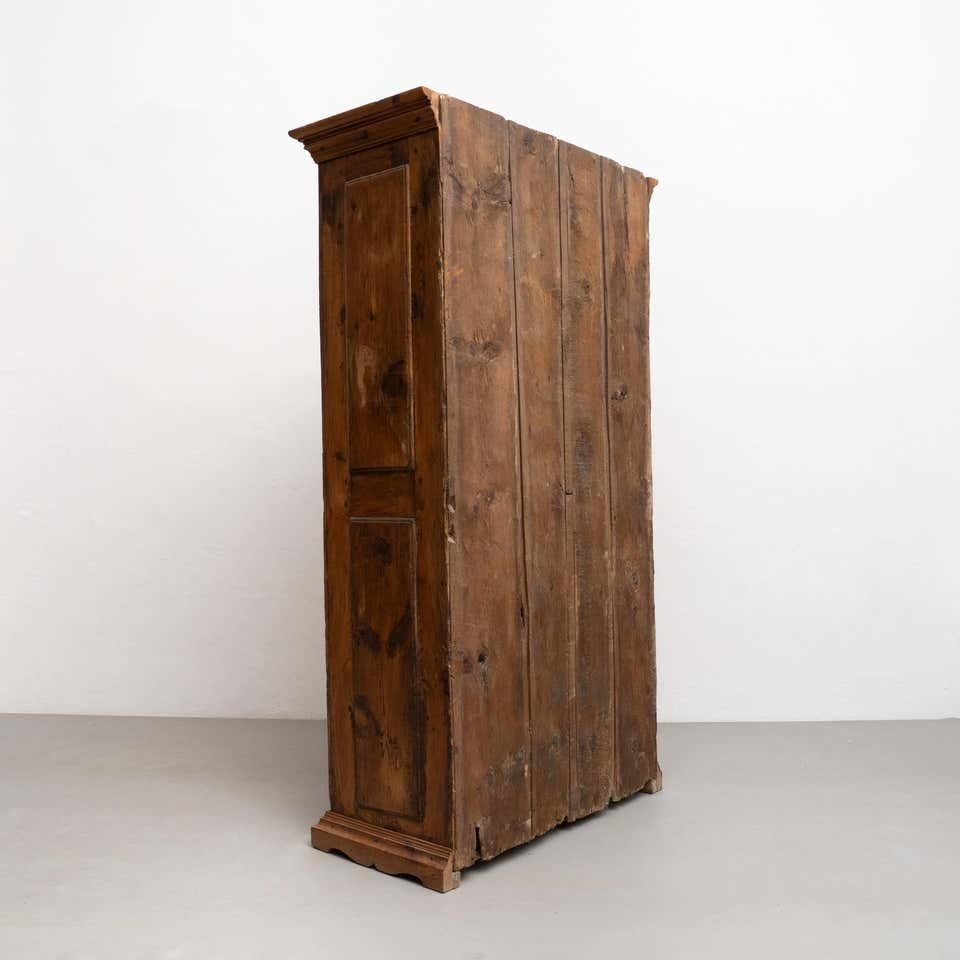 Early 20th Century Antique Traditional Spanish Pinewood Wardrobe For Sale 3