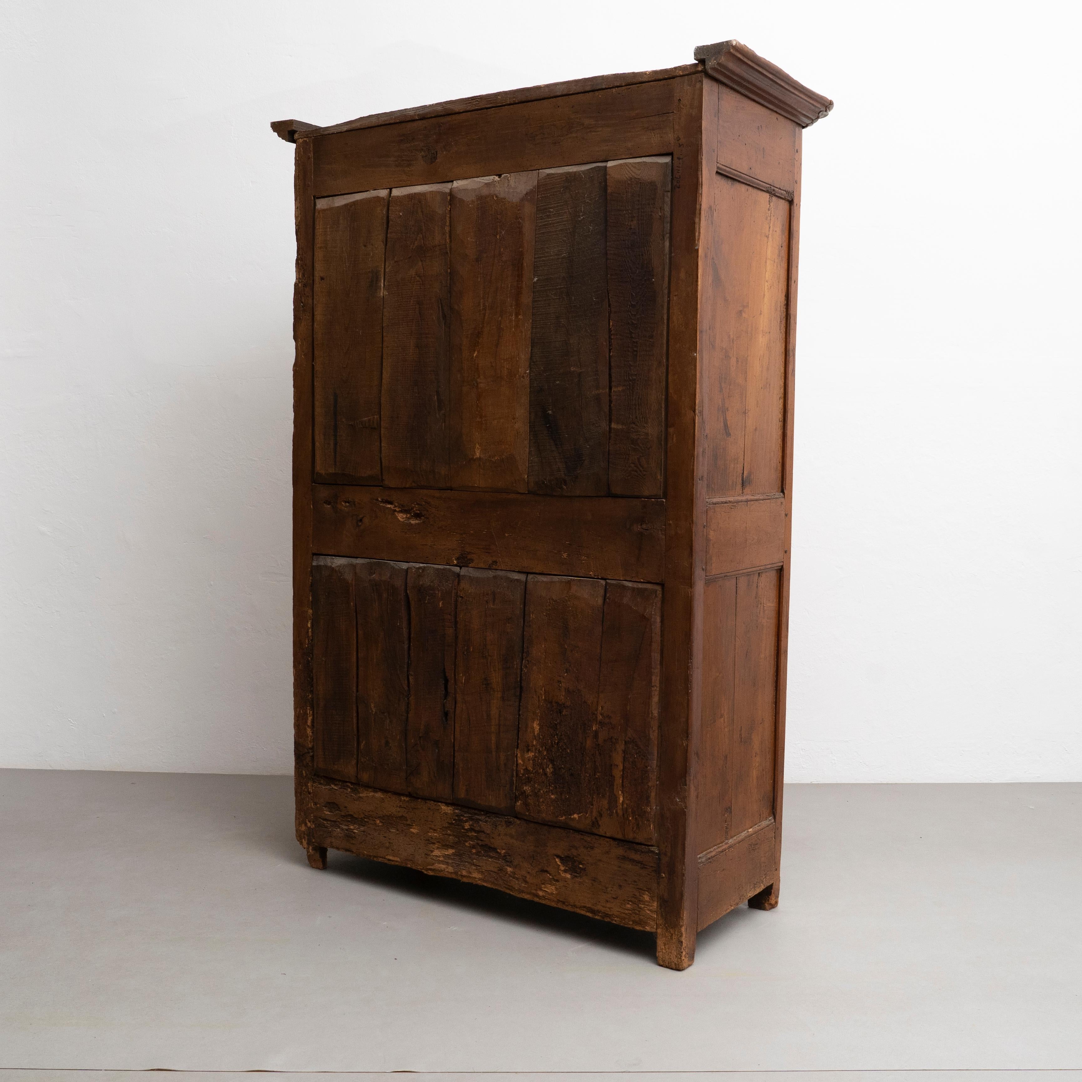 Early 20th Century Antique Traditional Spanish Wood Wardrobe For Sale 12