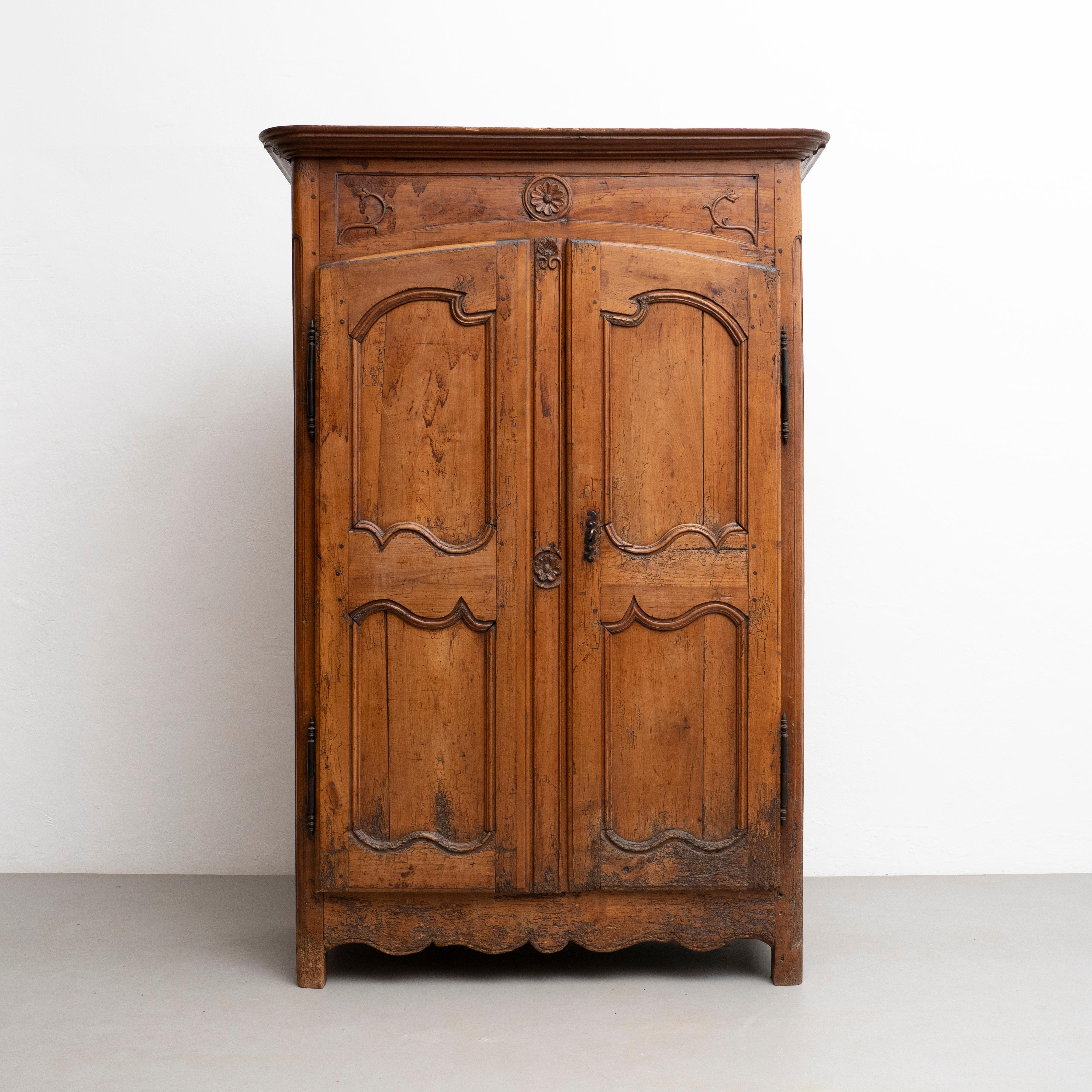 Traditional rustic wood dresser.

Made by unknown artisan from Spain, circa 1930.

In original condition, with minor wear consistent with age and use, preserving a beautiful patina.

Material:
Wood.
 