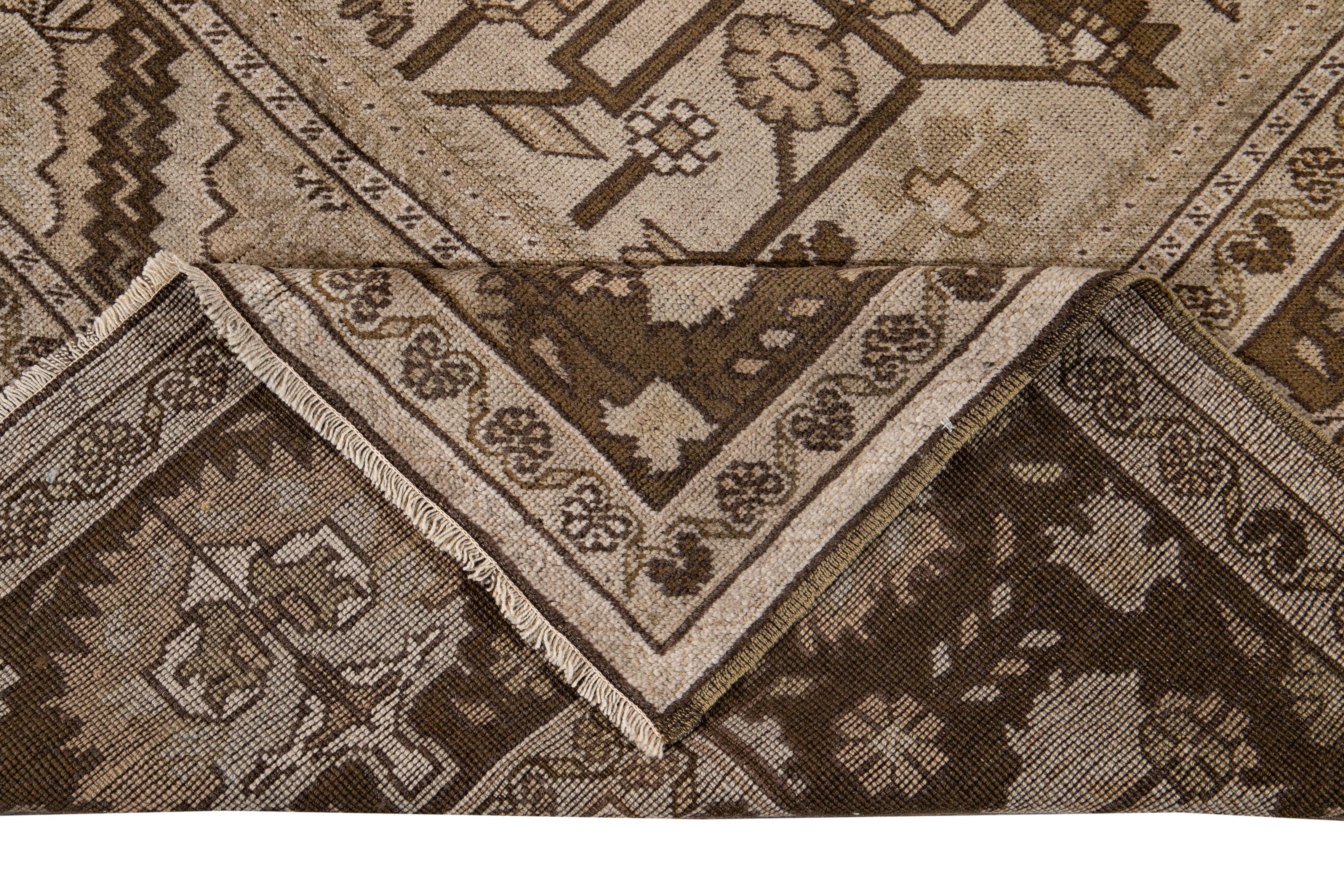 Noué à la main Tapis de laine Turkestan Khotan ancien du début du 20e siècle en vente