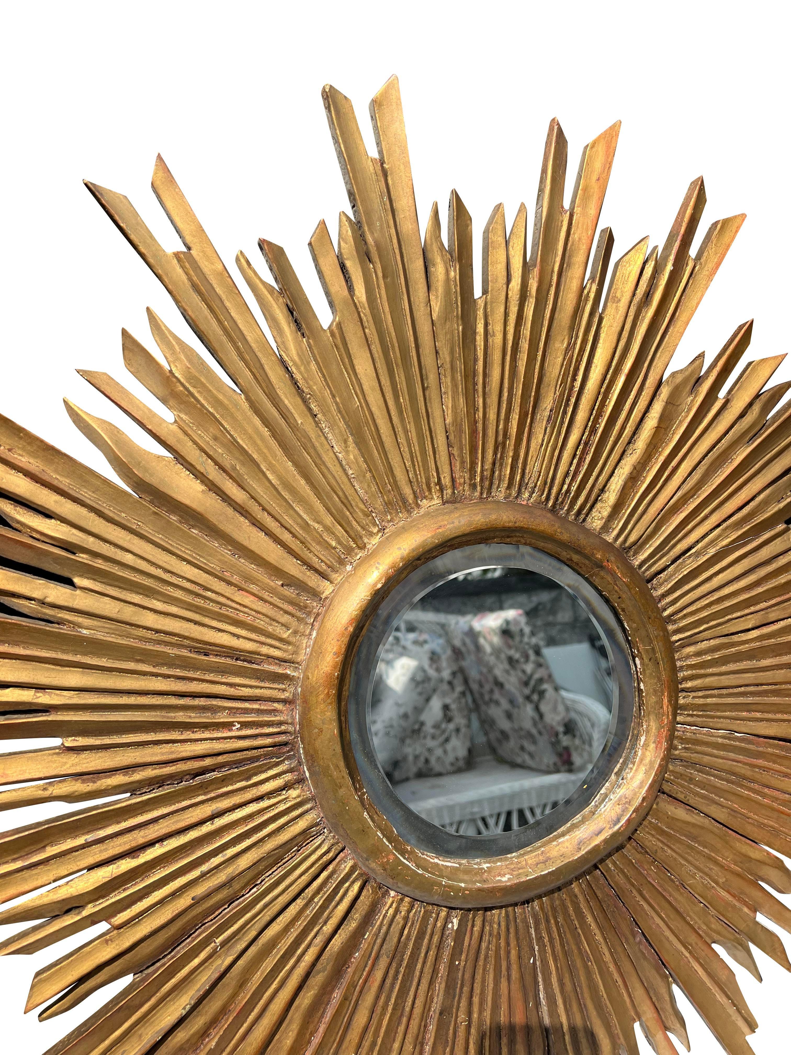 Early 20th Century Antique Wood Gold Gilted Starburst Wall Mirror In Good Condition For Sale In Saddle River, NJ