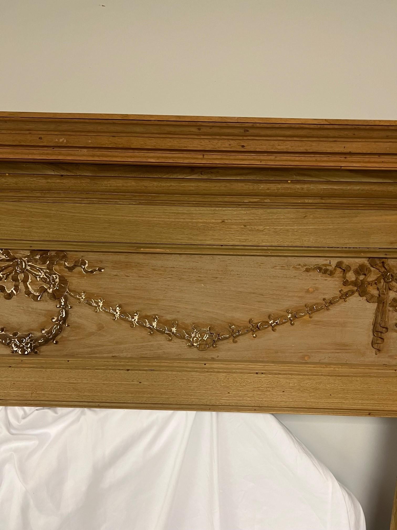 Early 20th Century Antique Wood Mantel with Carved Wood Center Panel In Good Condition For Sale In Stamford, CT