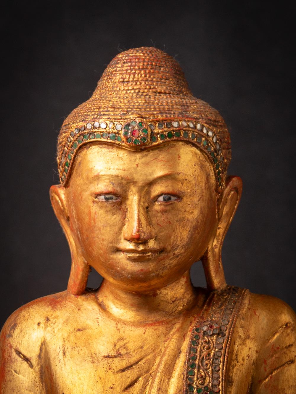 Early 20th century Antique wooden Burmese Mandalay Buddha from Burma  In Good Condition For Sale In DEVENTER, NL