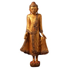 Antico Buddha birmano di Mandalay in legno dell'inizio del XX secolo