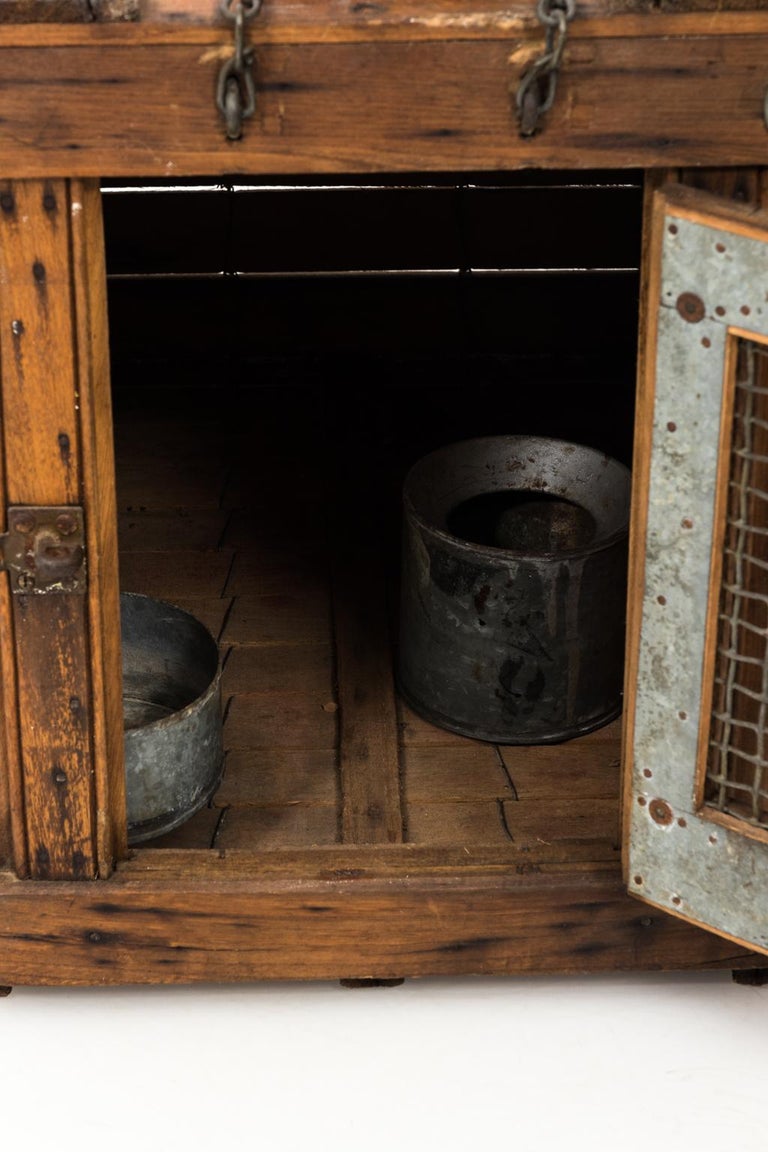 Early 20th Century Antique Wooden Dog Crate For Sale at 1stDibs