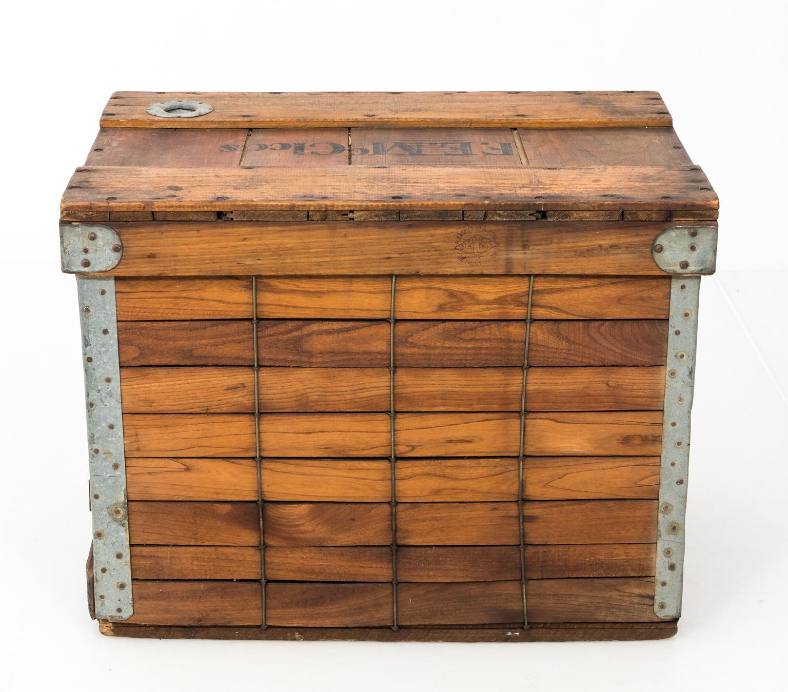 Early 20th Century Antique Wooden Dog Crate For Sale 5