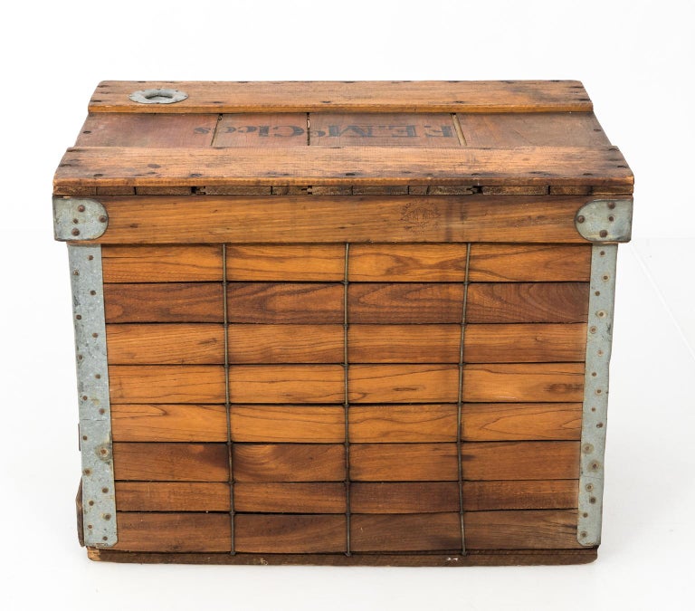 Early 20th Century Antique Wooden Dog Crate For Sale at 1stDibs