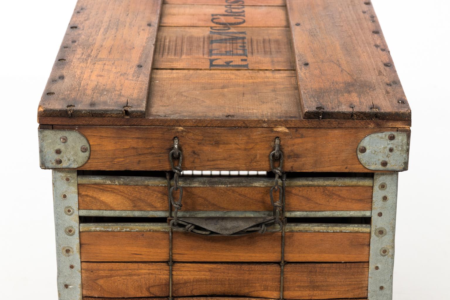 Early 20th Century Antique Wooden Dog Crate For Sale 7