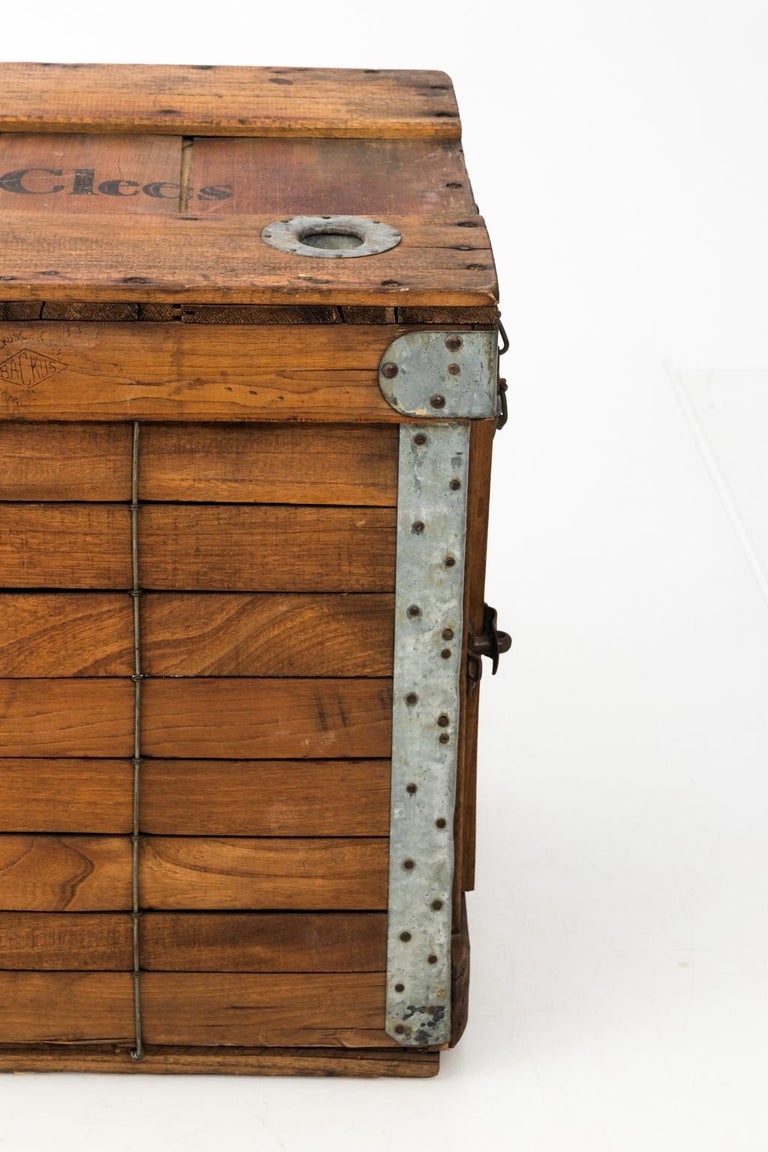 Early 20th Century Antique Wooden Dog Crate For Sale at 1stDibs