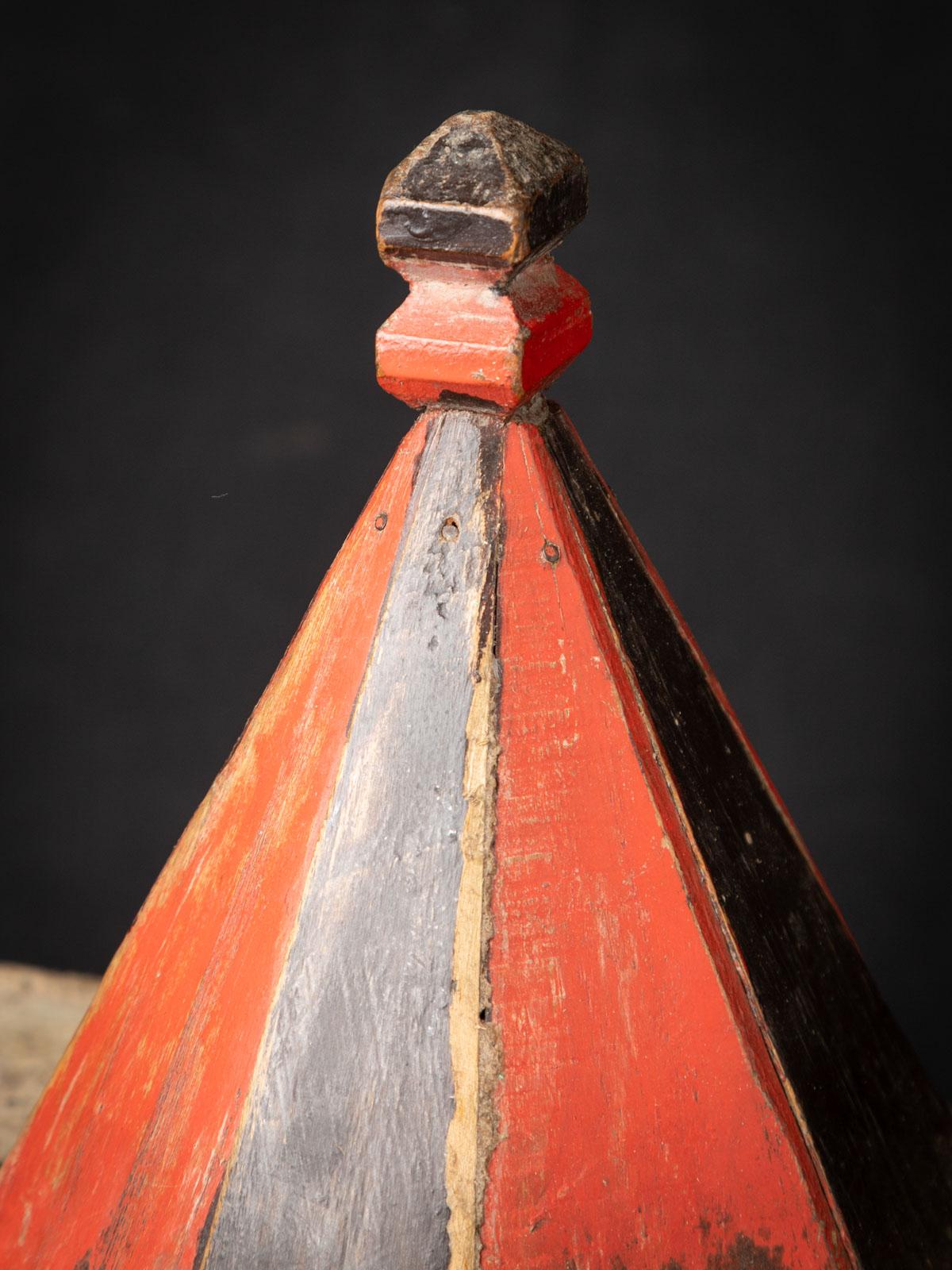 Early 20th century Antique wooden Indian temple from India For Sale 2