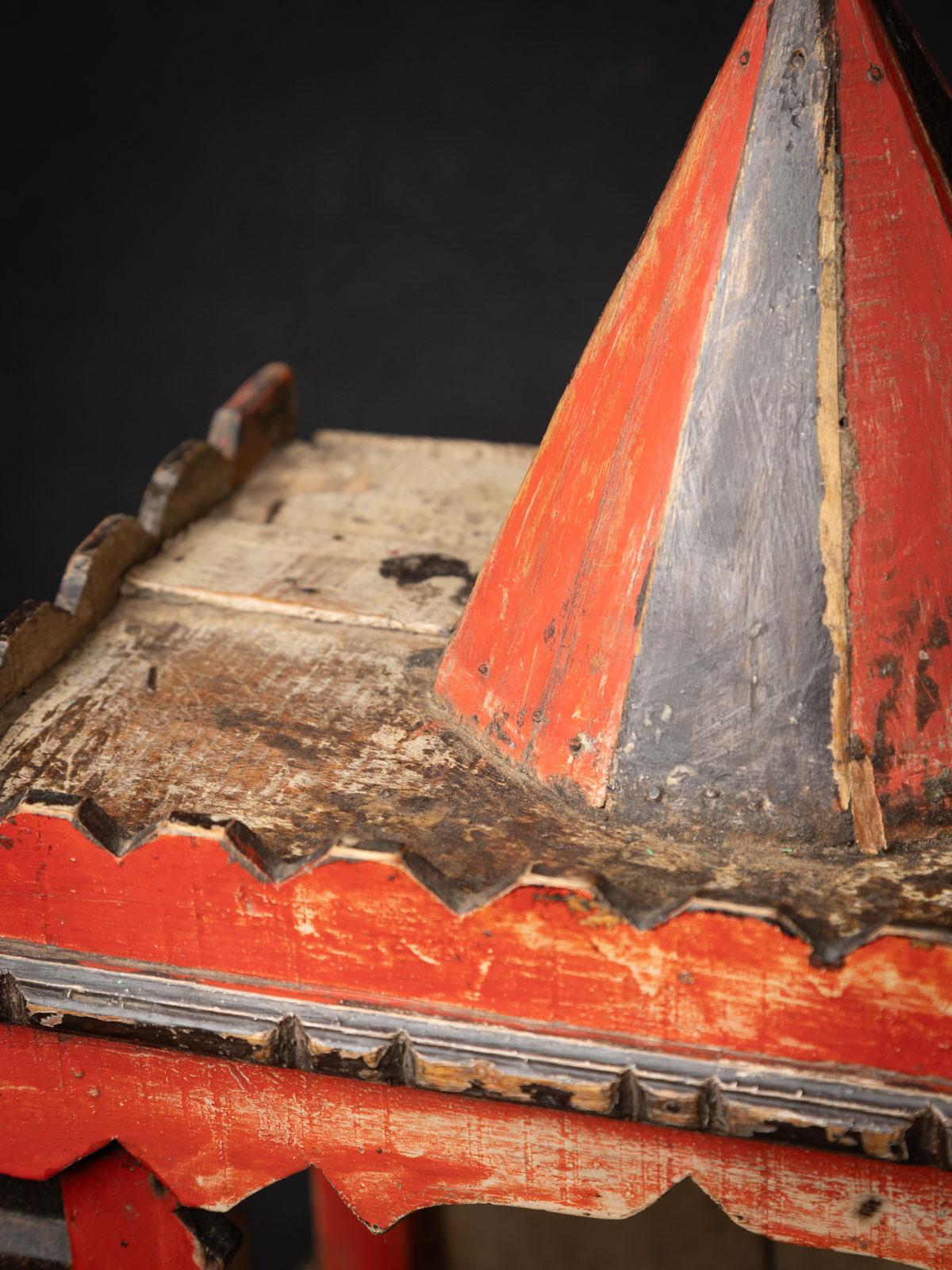Early 20th century Antique wooden Indian temple from India For Sale 3