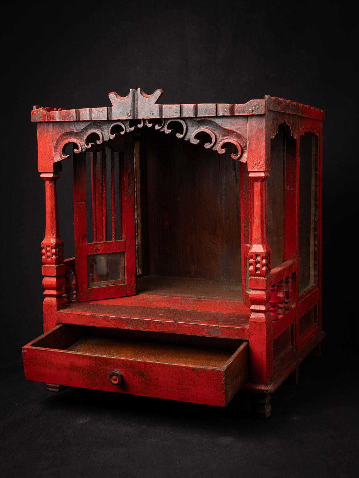 Early 20th century Antique wooden Indian temple from India - OriginalBuddhas In Good Condition For Sale In DEVENTER, NL