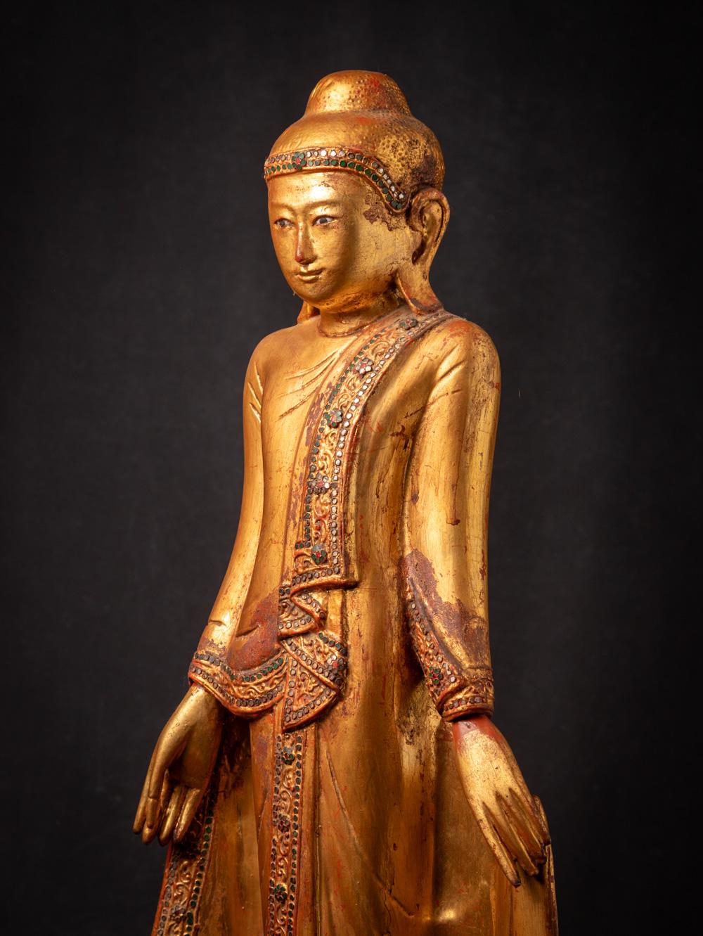 Early 20th century Antique wooden Mandalay Buddha statue from Burma  In Good Condition For Sale In DEVENTER, NL