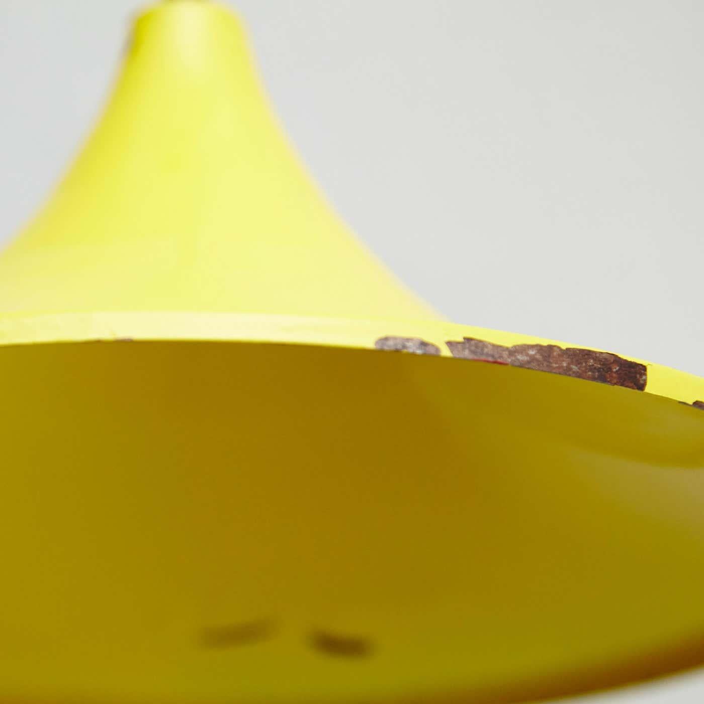 Early 20th Century Antique Yellow Brass Ceiling Lamp In Good Condition For Sale In Barcelona, ES