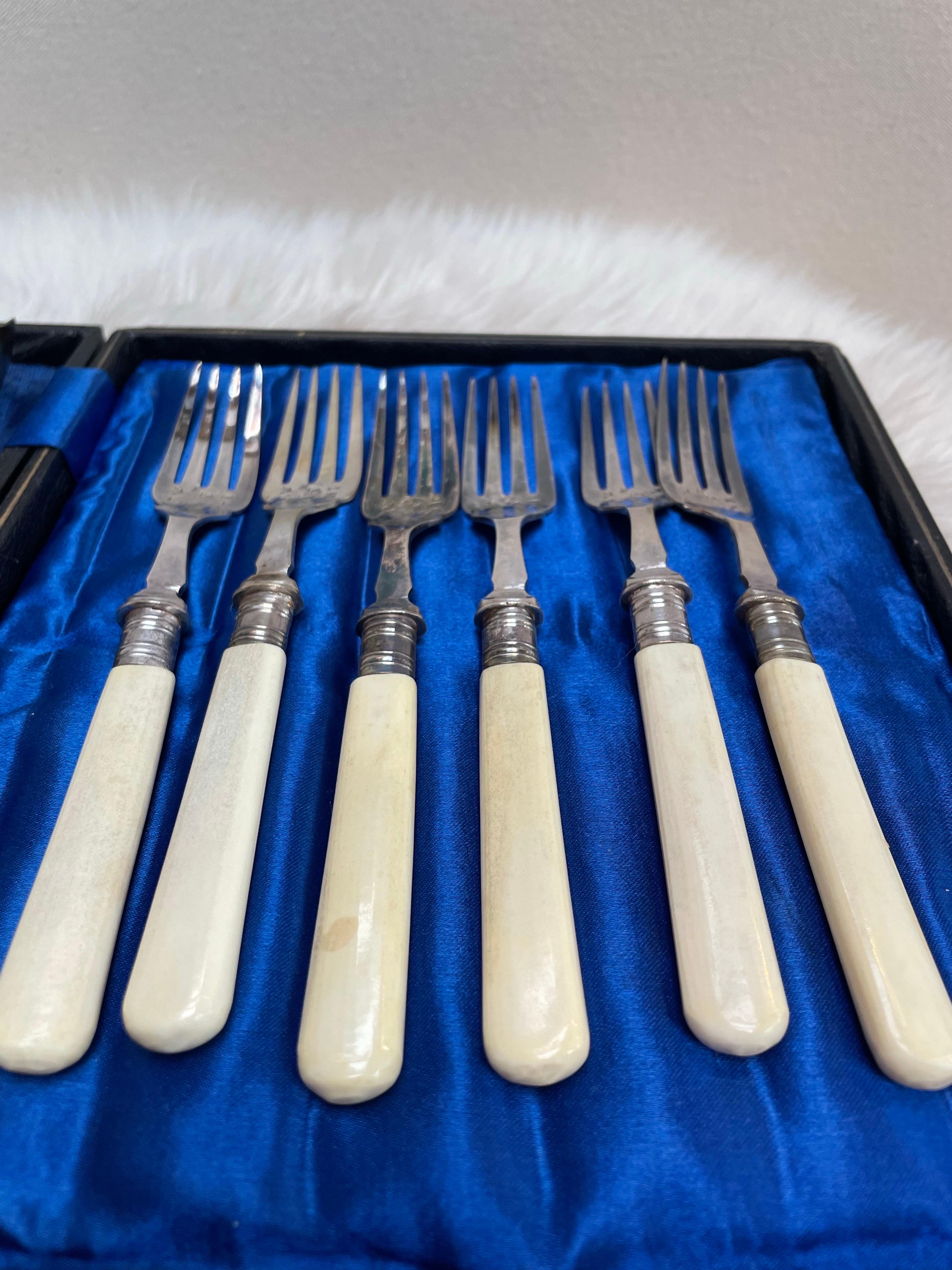 Early 20th Century Anton Wingen Jr. Solingen Germany Stag-Handled Knife Set For Sale 1