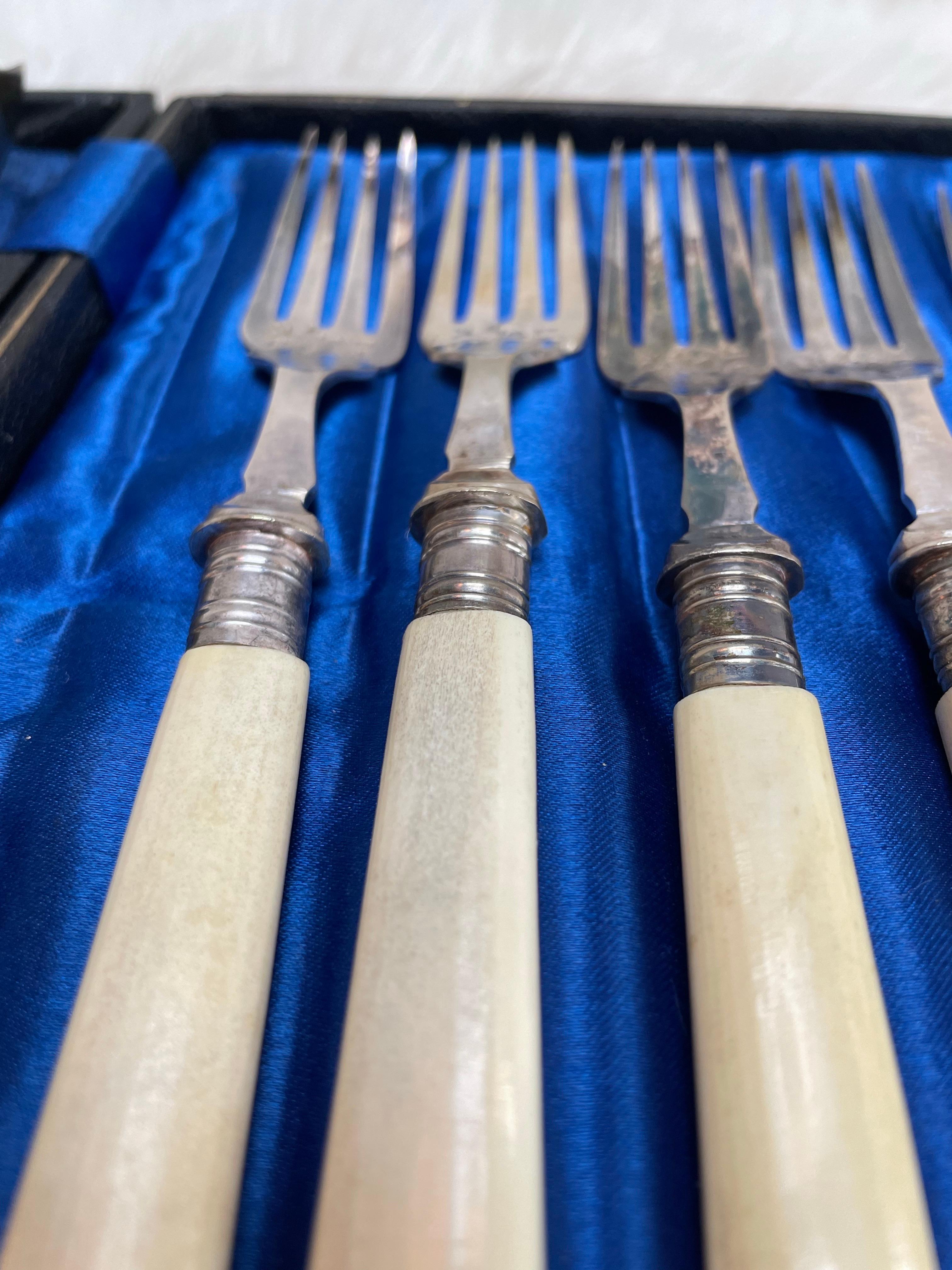 Early 20th Century Anton Wingen Jr. Solingen Germany Stag-Handled Knife Set For Sale 3