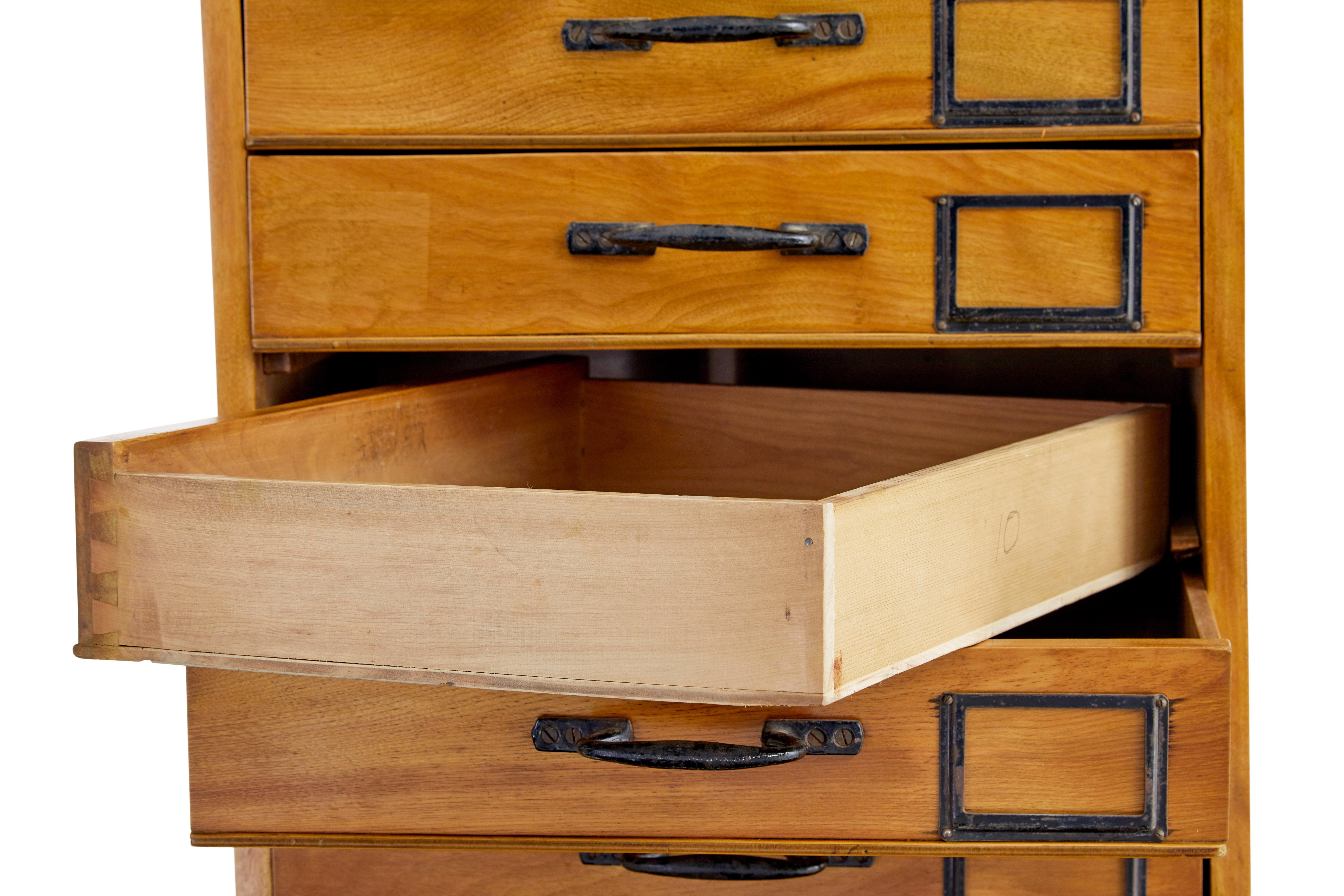 Cassettiera alta in legno da farmacia dei primi del Novecento in vendita 1