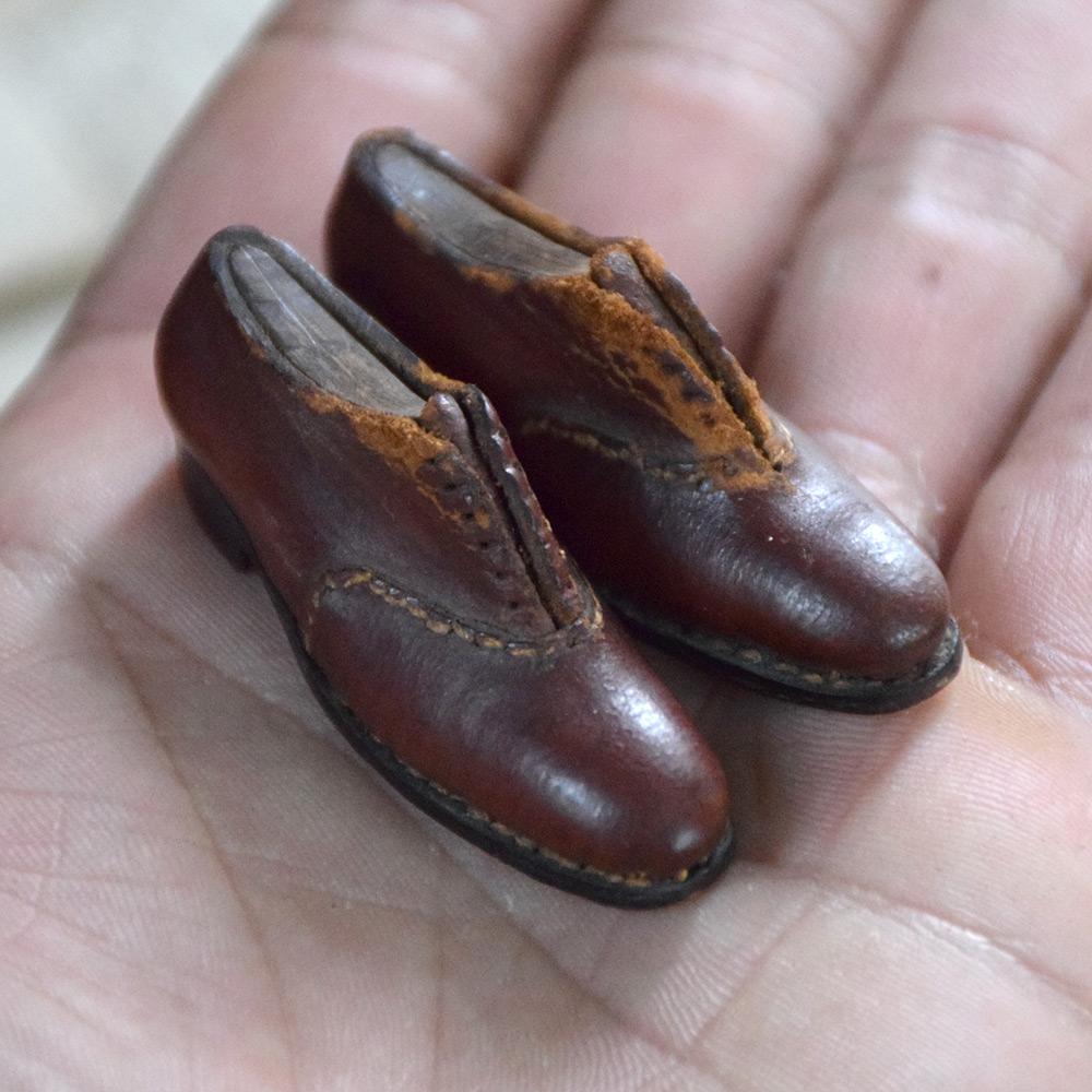 Hand-Crafted Early 20th Century Apprentice Shoes For Sale