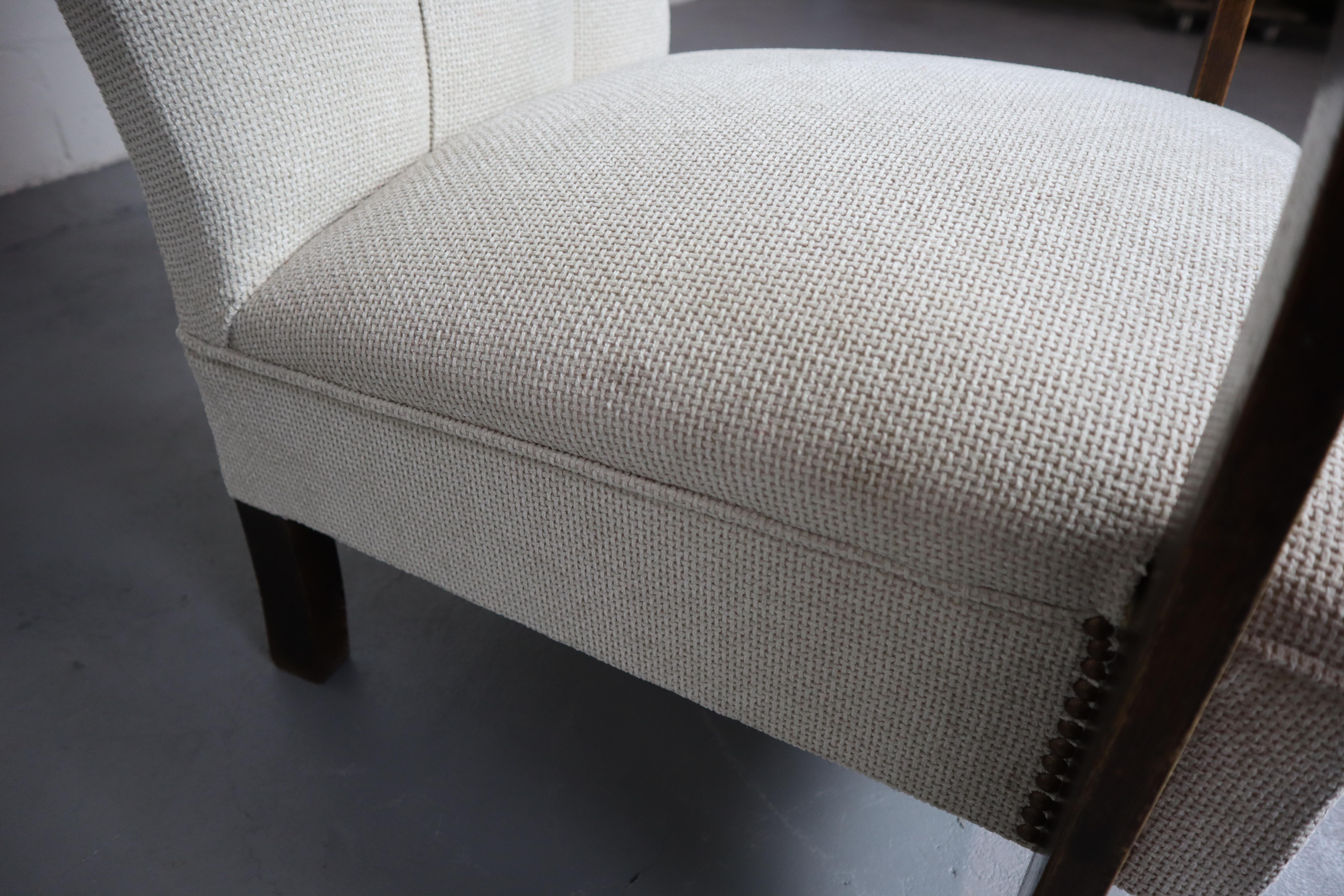 Early 20th Century Art-Deco Armchair, Oak and Fabric In Good Condition For Sale In Langemark-Poelkapelle, BE