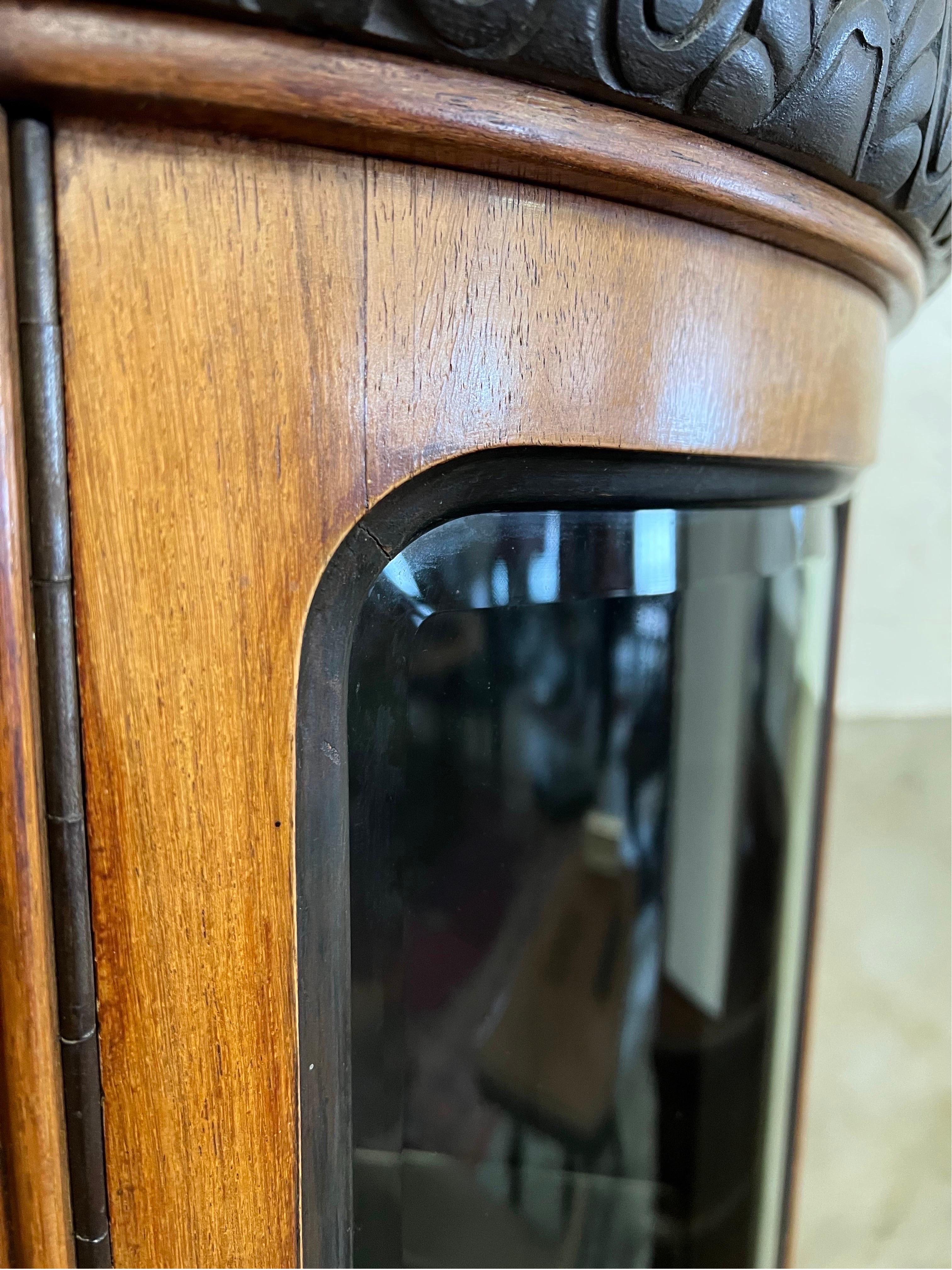Early 20th Century Art Deco Beverage Cabinet, Curved Glass In Good Condition In Hoogeveen, NL