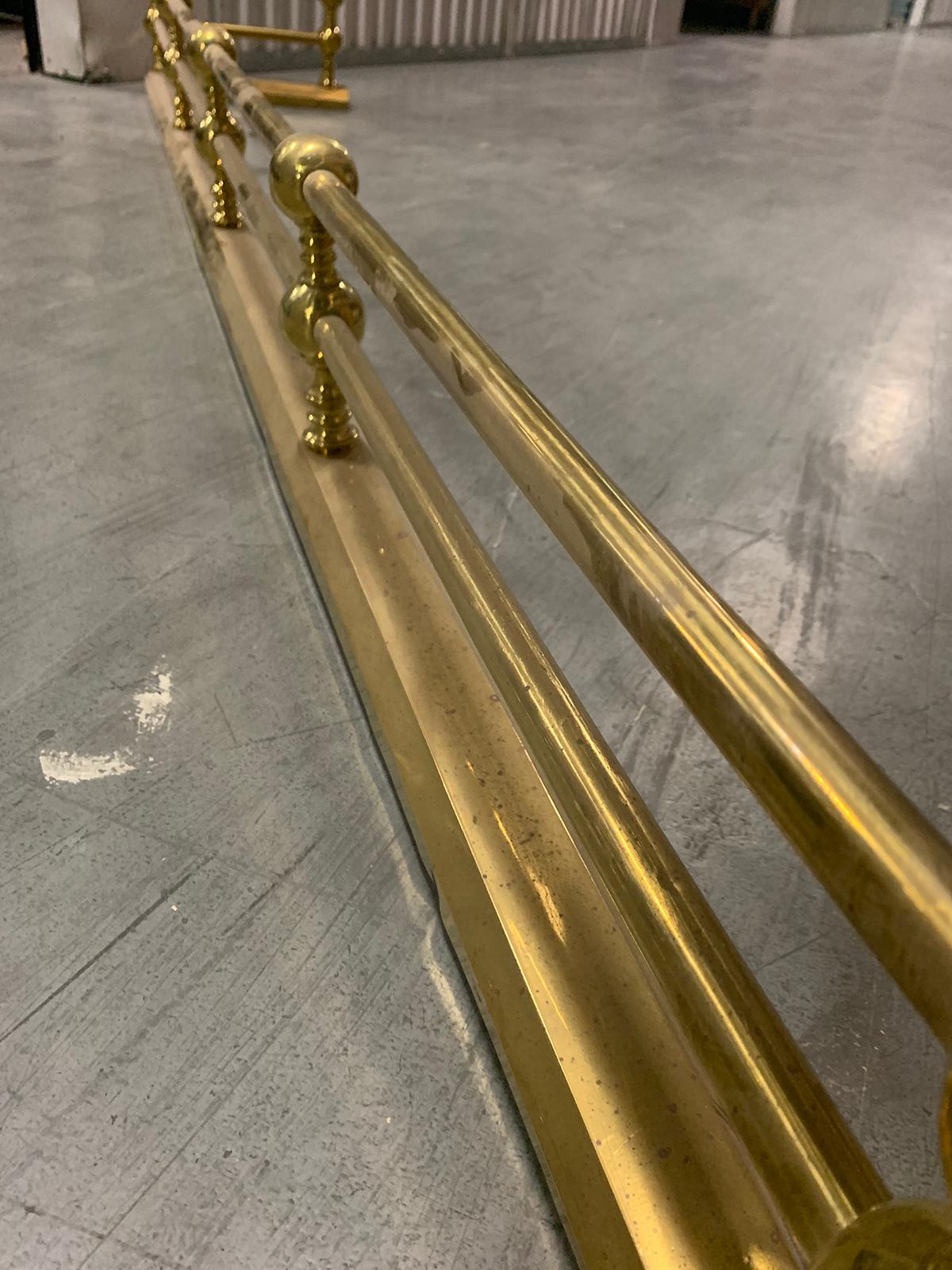 Early 20th Century Art Deco Brass Fireplace Fender, Large Scale For Sale 6