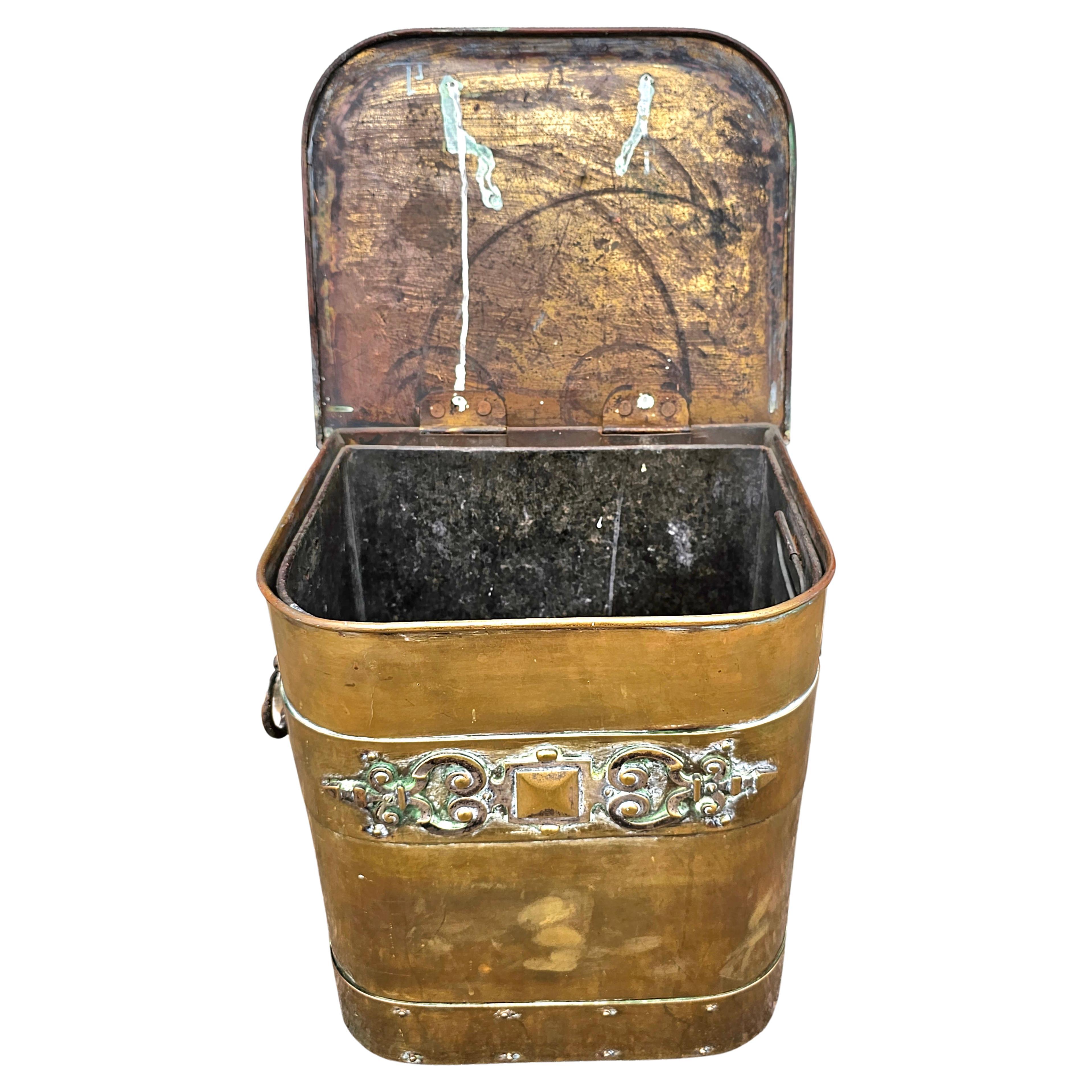 Early 20th Century Art Deco Brass Fireplace Fuel Bucket In Good Condition For Sale In Germantown, MD