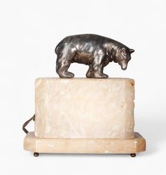 Frühes 20. Jahrhundert Art Déco Bronze und weißer Alabaster Bär Tischlampe, Frankreich
