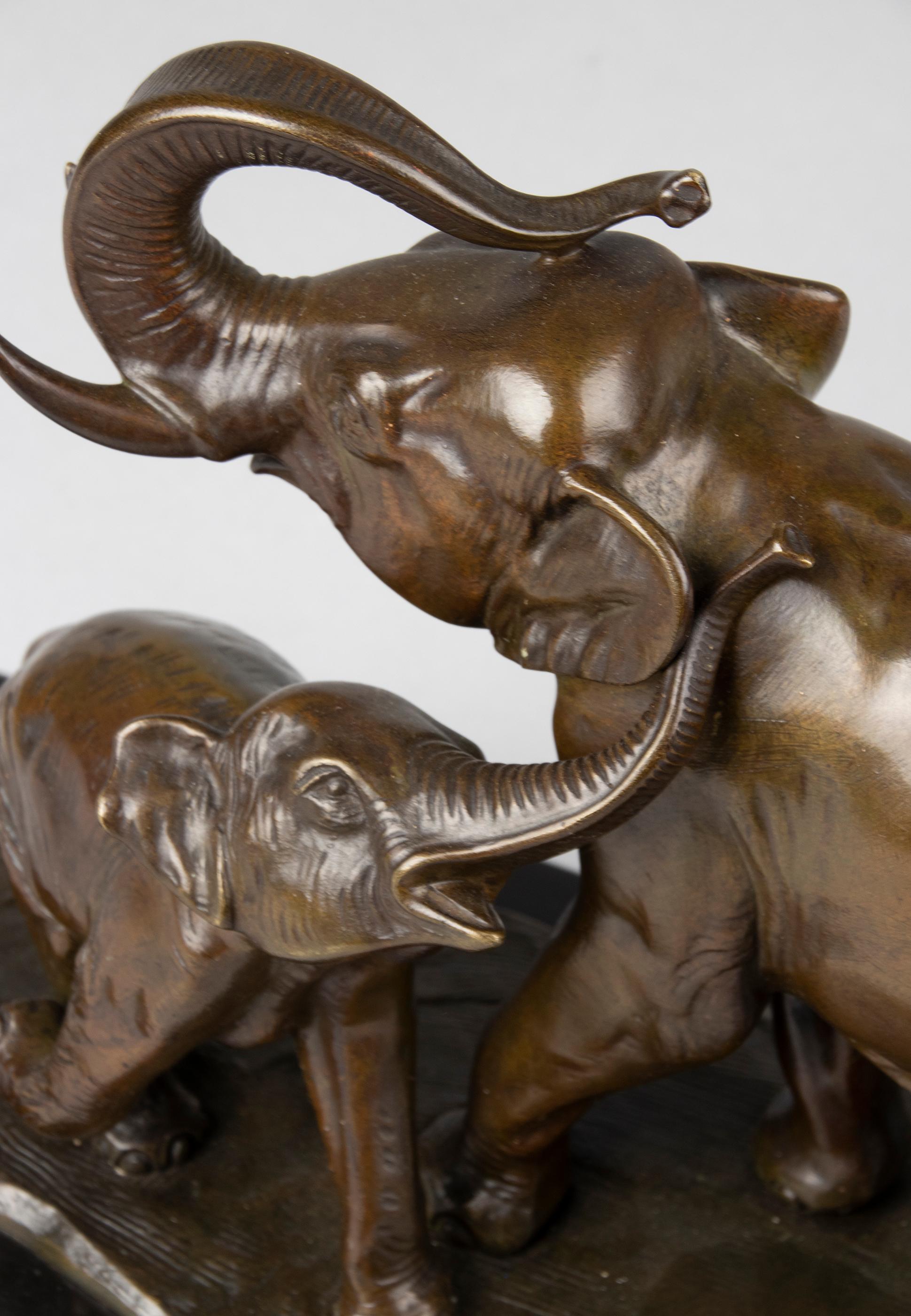 Sculpture d'éléphants en bronze Art Déco du début du XXe siècle, Irne Rochard en vente 10