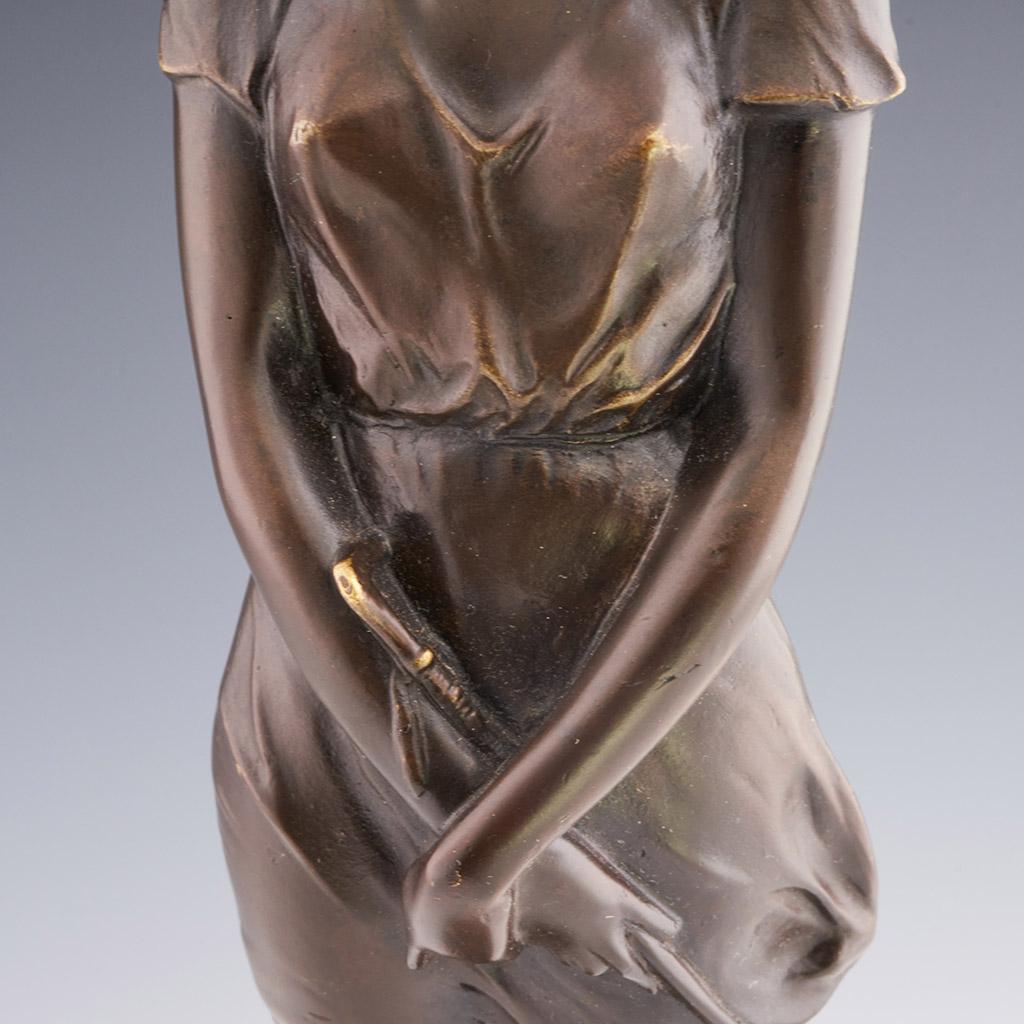 Bronzeskulptur mit dem Titel „Whip Girl“ von Bruno Zach aus dem frühen 20. Jahrhundert im Angebot 4