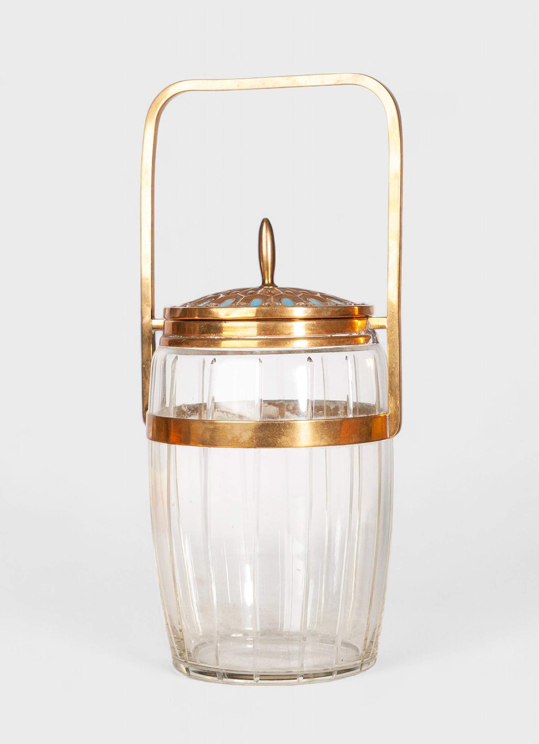Contenitore per biscotti in cristallo e ottone Art Déco dell'inizio del XX secolo con coperchio, Francia

Da: sconosciuto
Materiale: ottone, rame, zinco, metallo, vetro, cristallo, vernice, smalto
Tecnica: modellato, fuso, dipinto, lavorato in