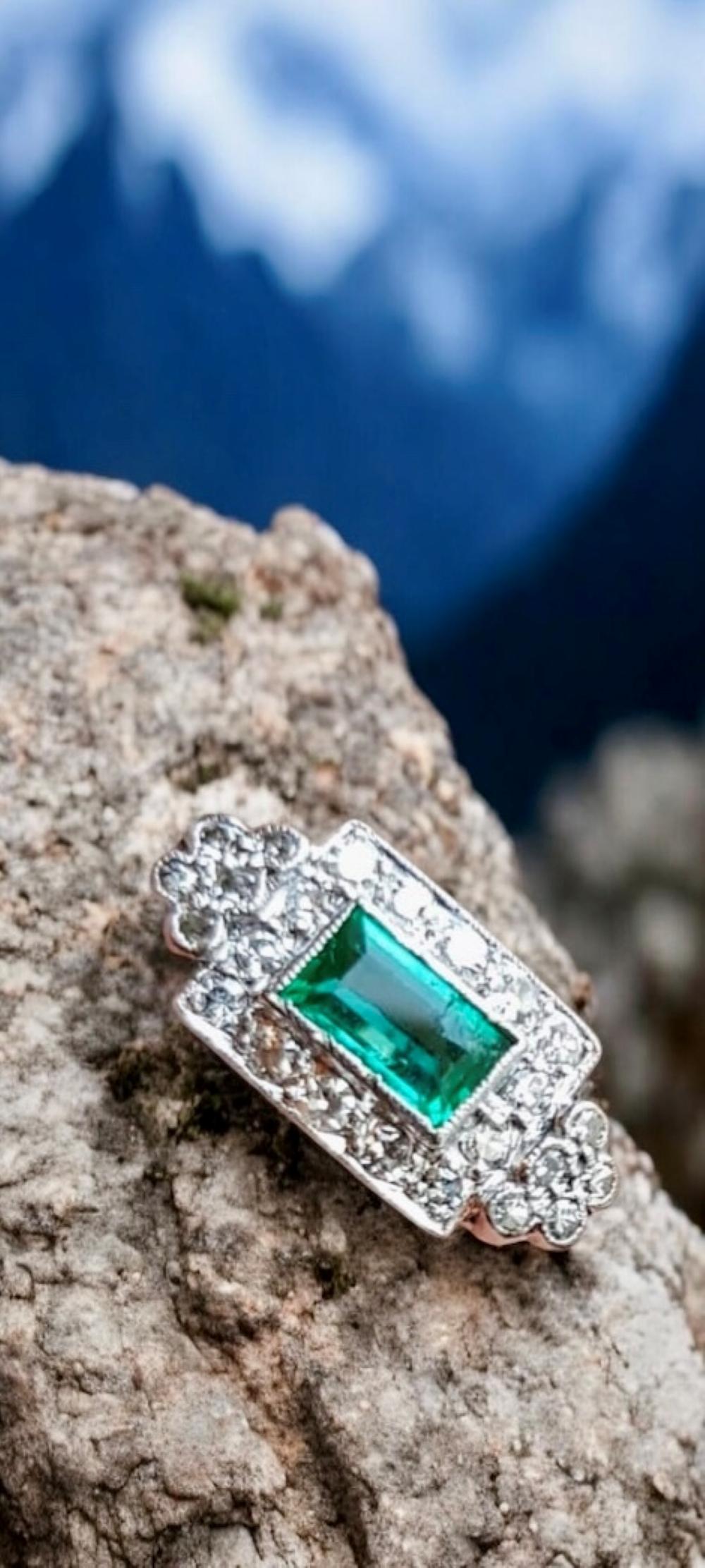 Early 20th Century Art Deco Emerald and Diamond Platinum Ring 

This geometrically designed, Art Deco antique jewel features a gorgeous, elegantly elongated, crystalline green Colombian emerald, weighing  approx. 0.60 carats, measuring
