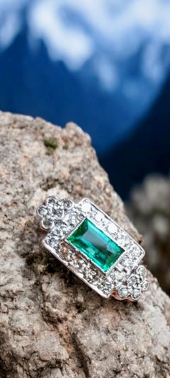 Frühes 20. Jahrhundert Art Deco Smaragd und Diamant Platin Ring