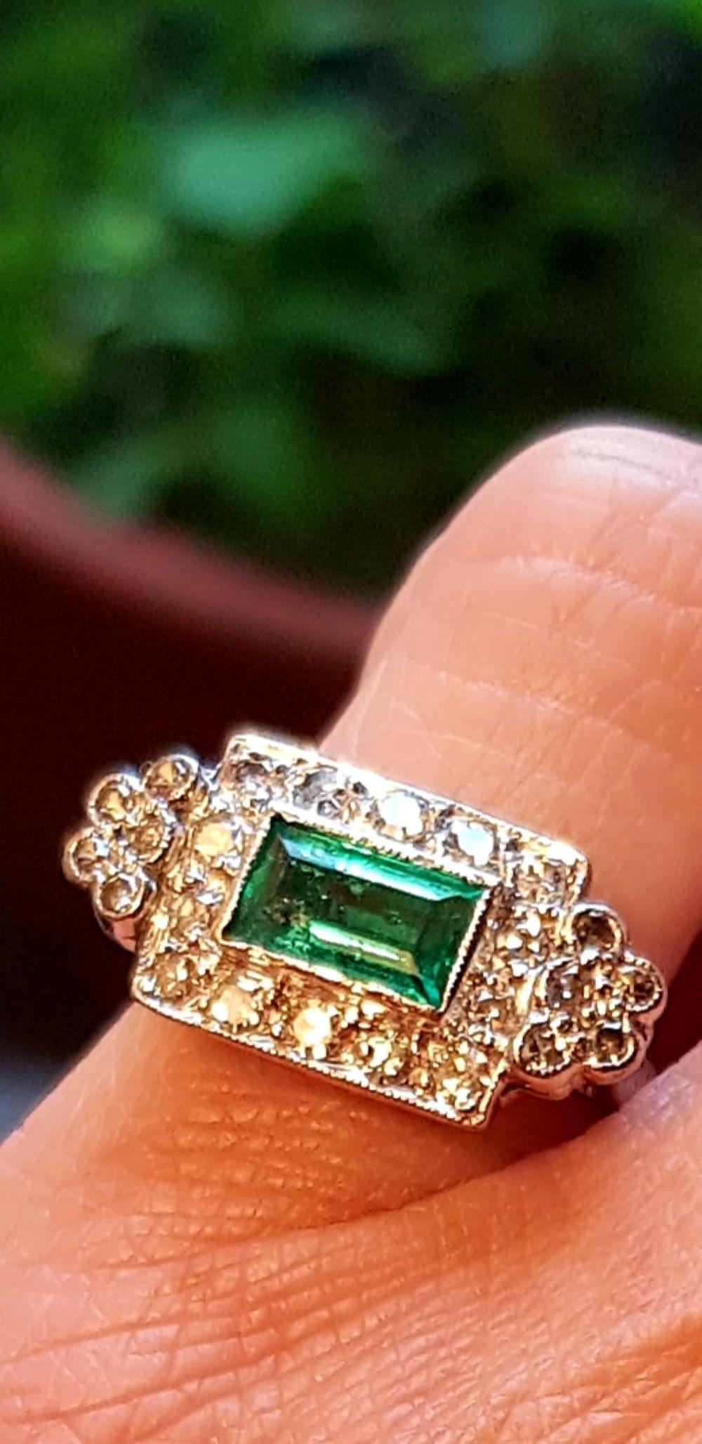 Early 20th Century Art Deco Emerald and Diamond Platinum Ring In Good Condition For Sale In OVIEDO, AS