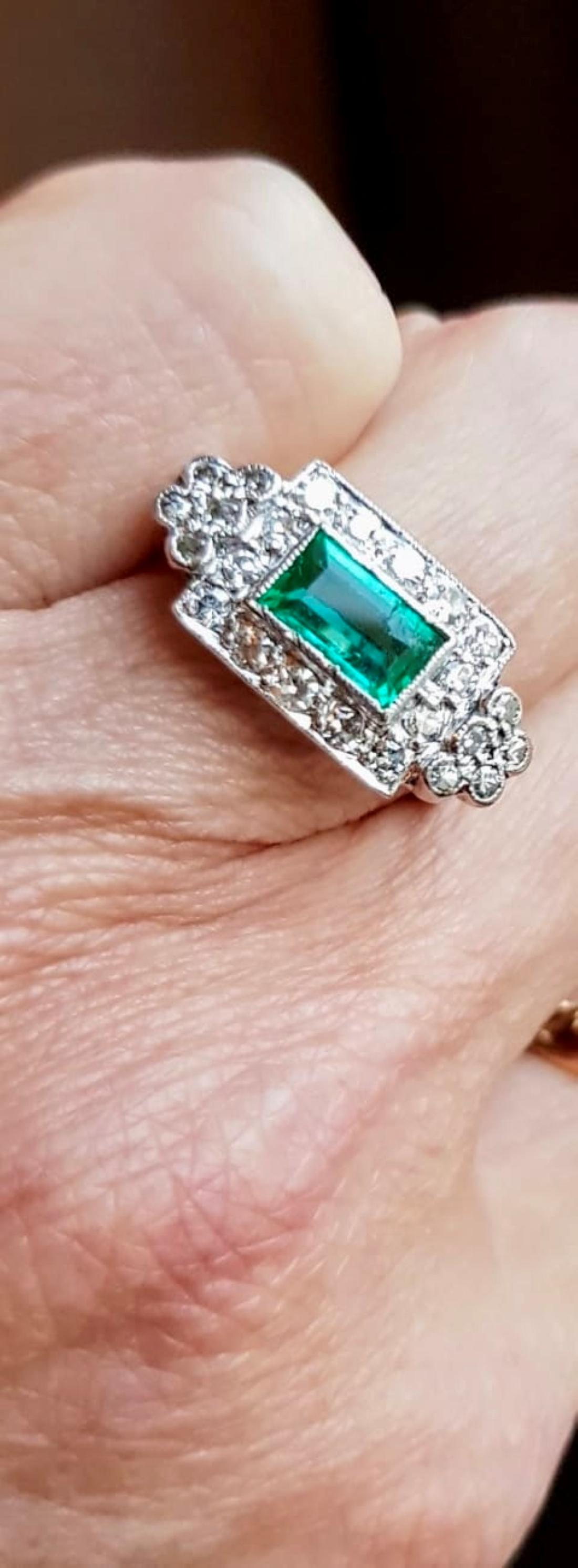 Women's Early 20th Century Art Deco Emerald and Diamond Platinum Ring For Sale