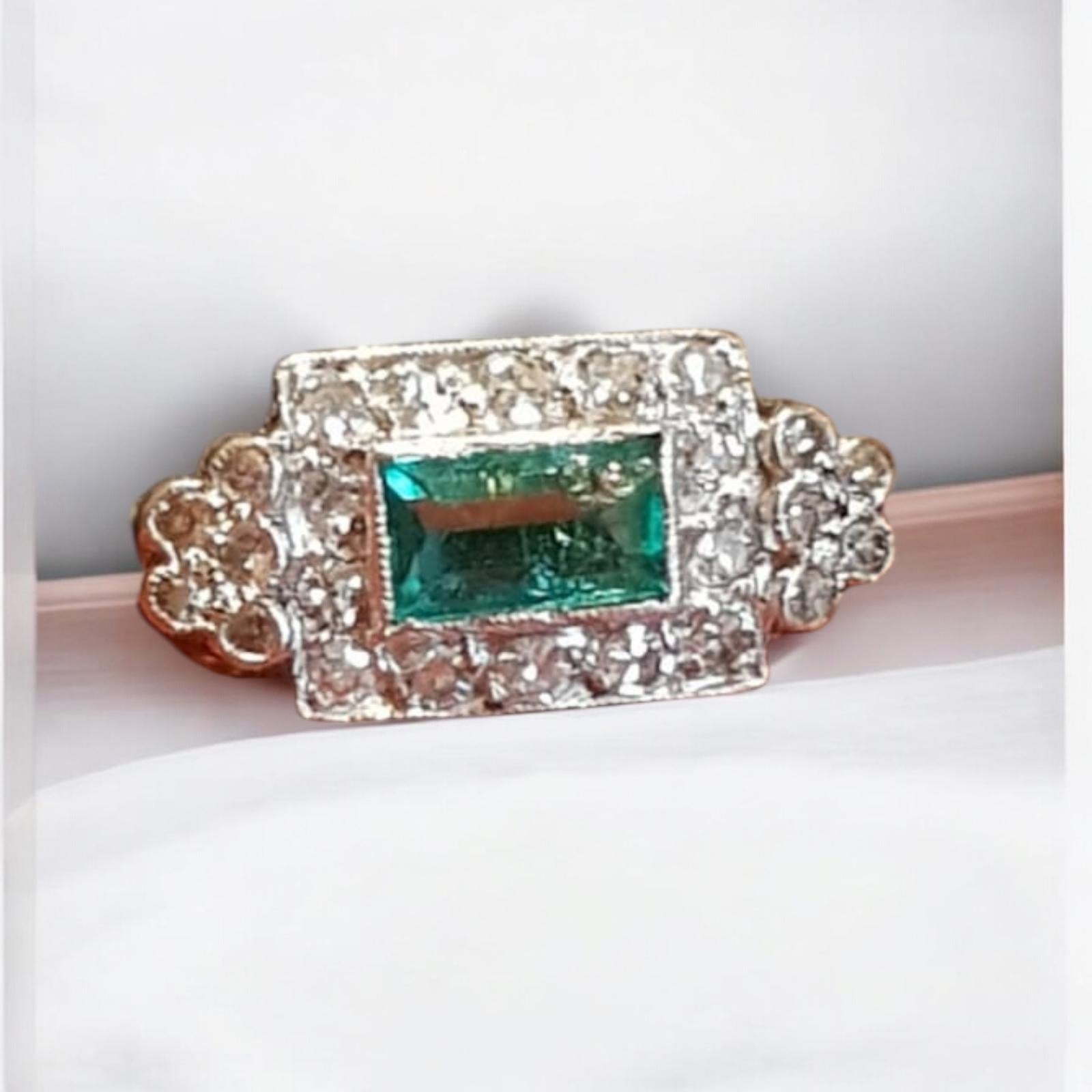 Early 20th Century Art Deco Emerald and Diamond Platinum Ring For Sale 3