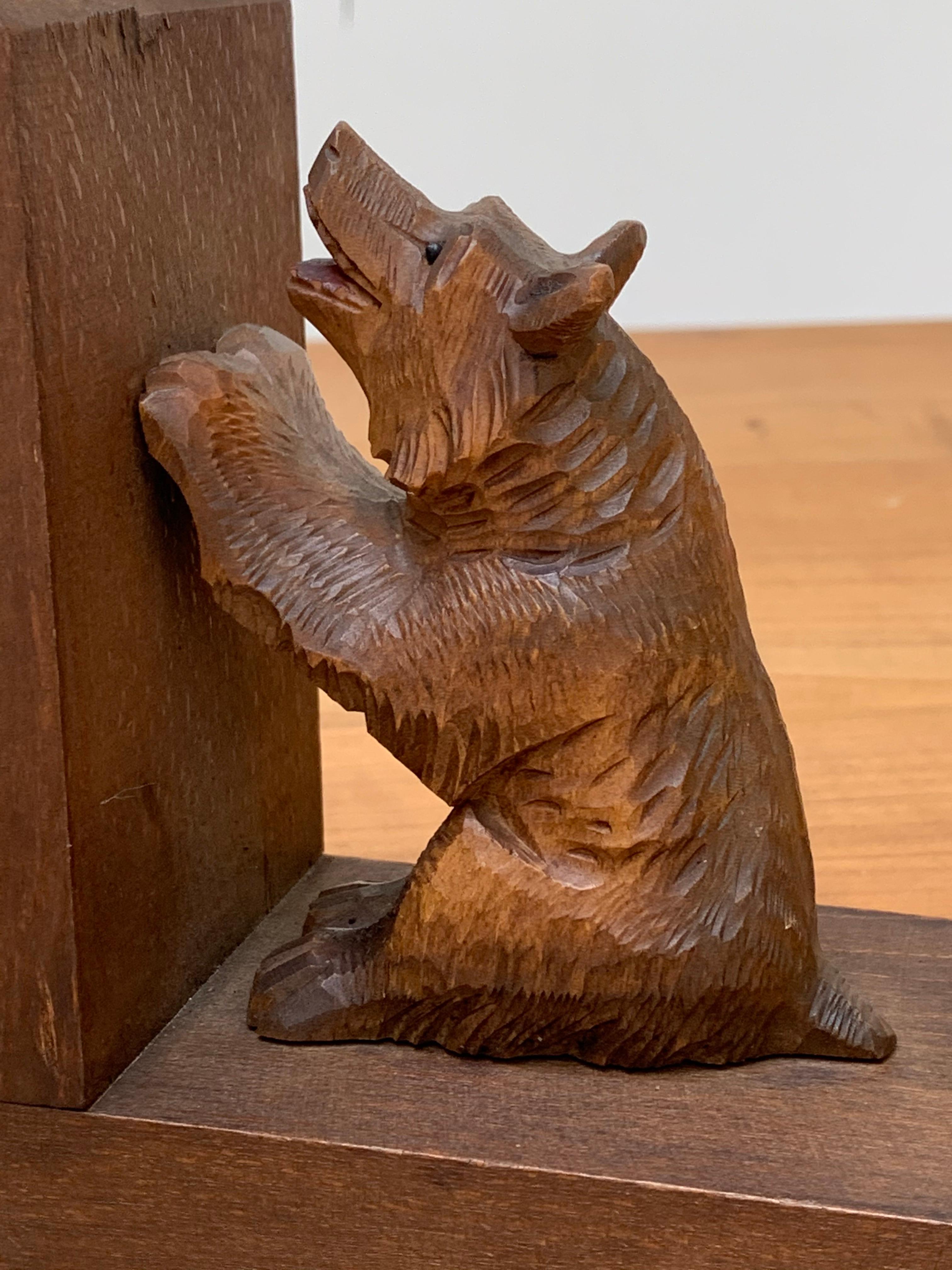 Early 20th Century Art Deco Era Bookends with Hand Carved Bear Sculptures For Sale 1