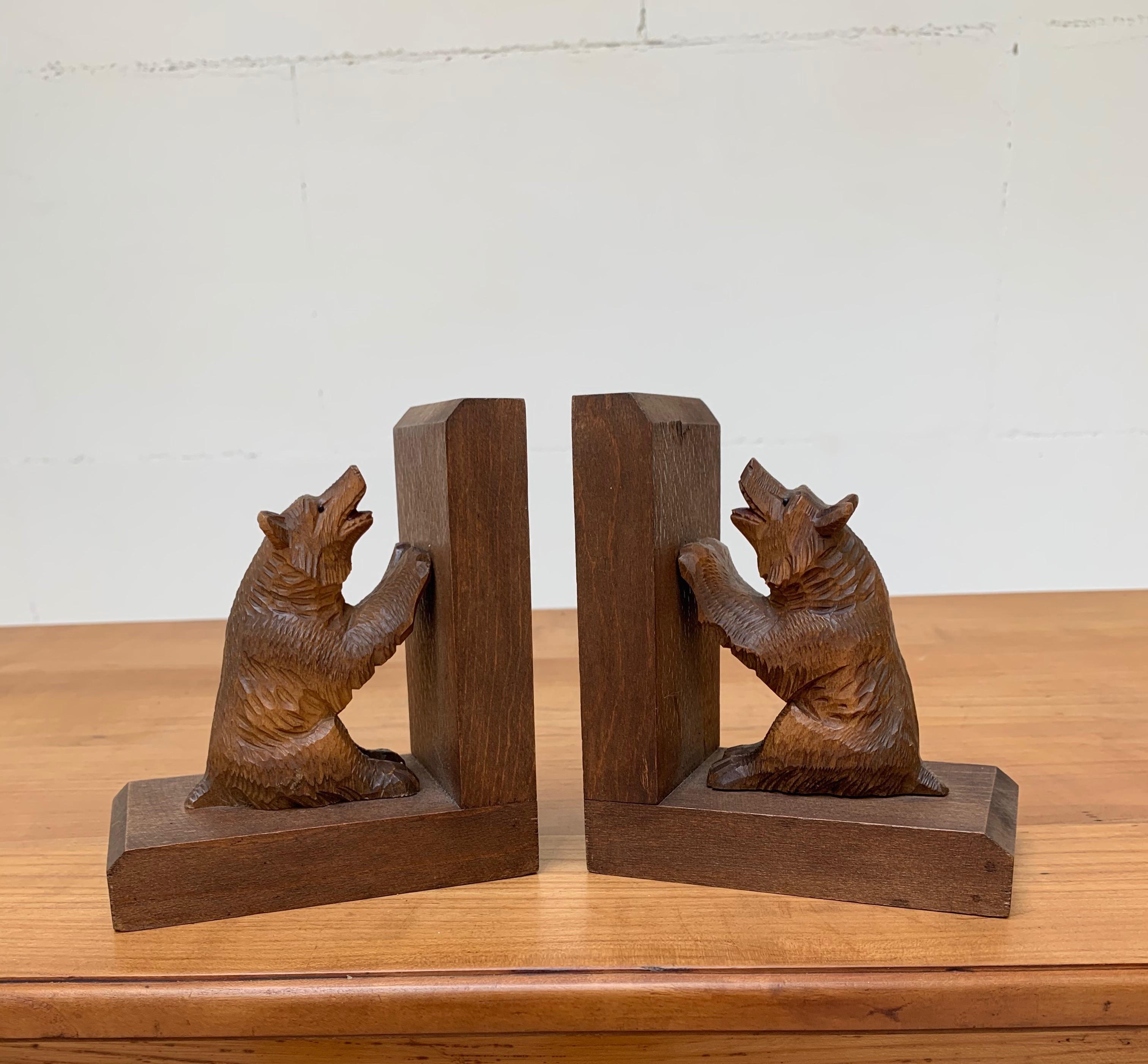 Early 20th Century Art Deco Era Bookends with Hand Carved Bear Sculptures For Sale 4