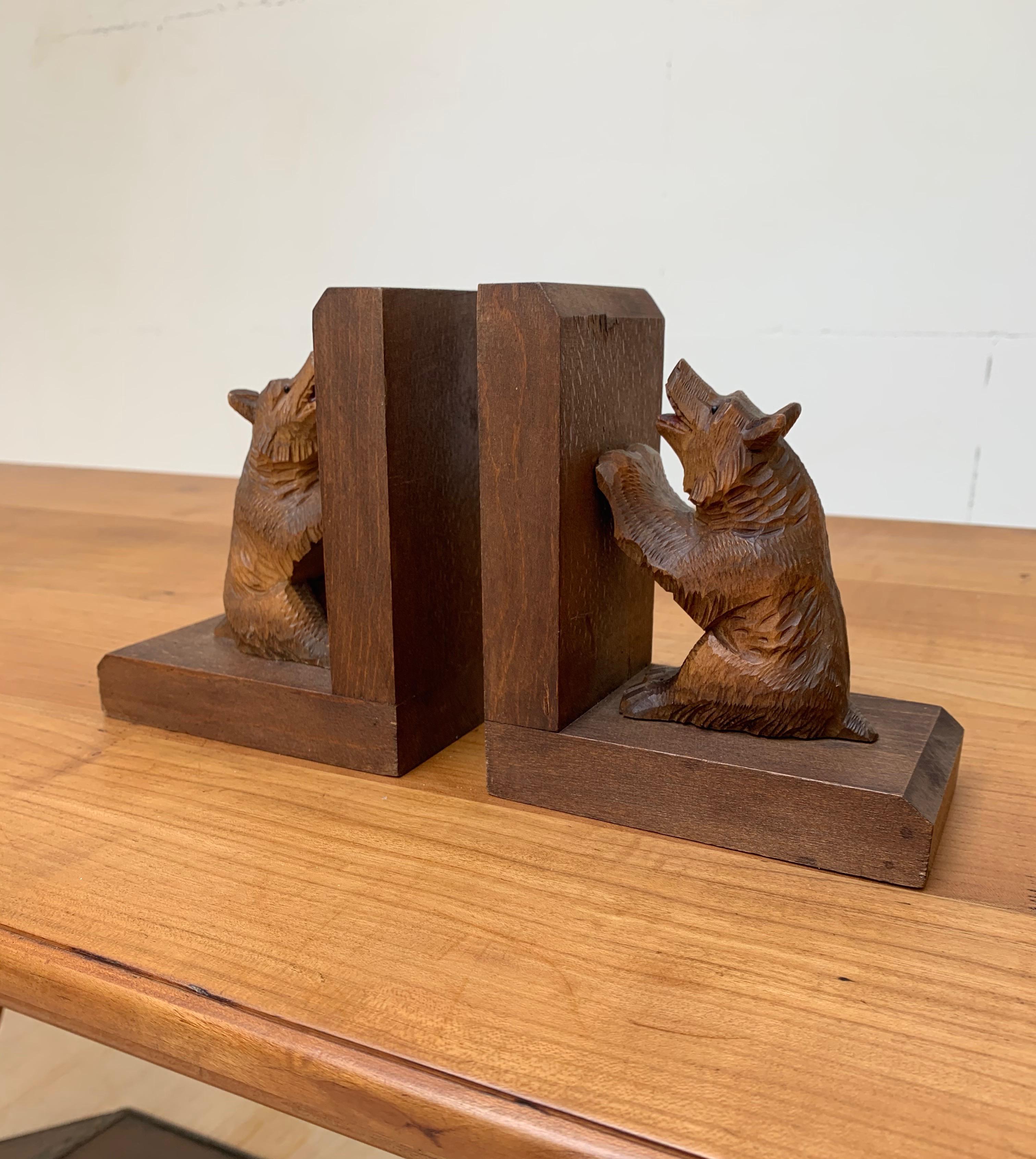 Early 20th Century Art Deco Era Bookends with Hand Carved Bear Sculptures For Sale 5