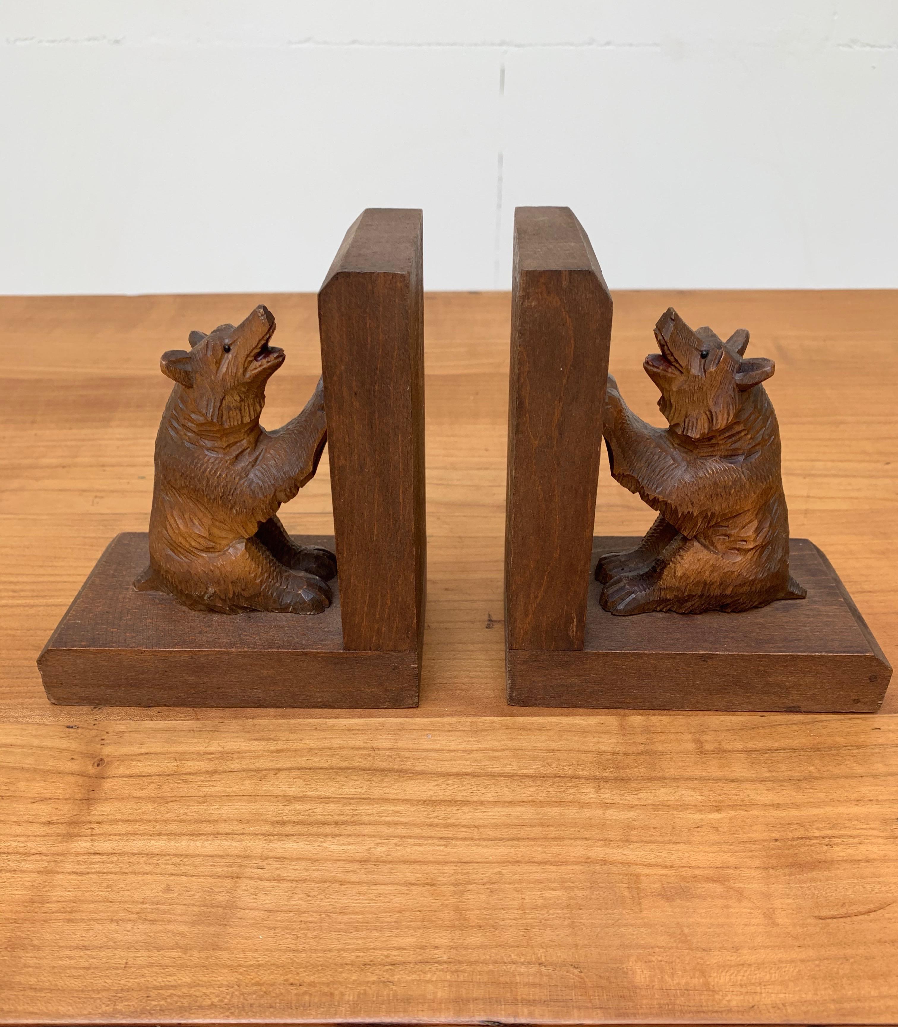 Early 20th Century Art Deco Era Bookends with Hand Carved Bear Sculptures For Sale 6