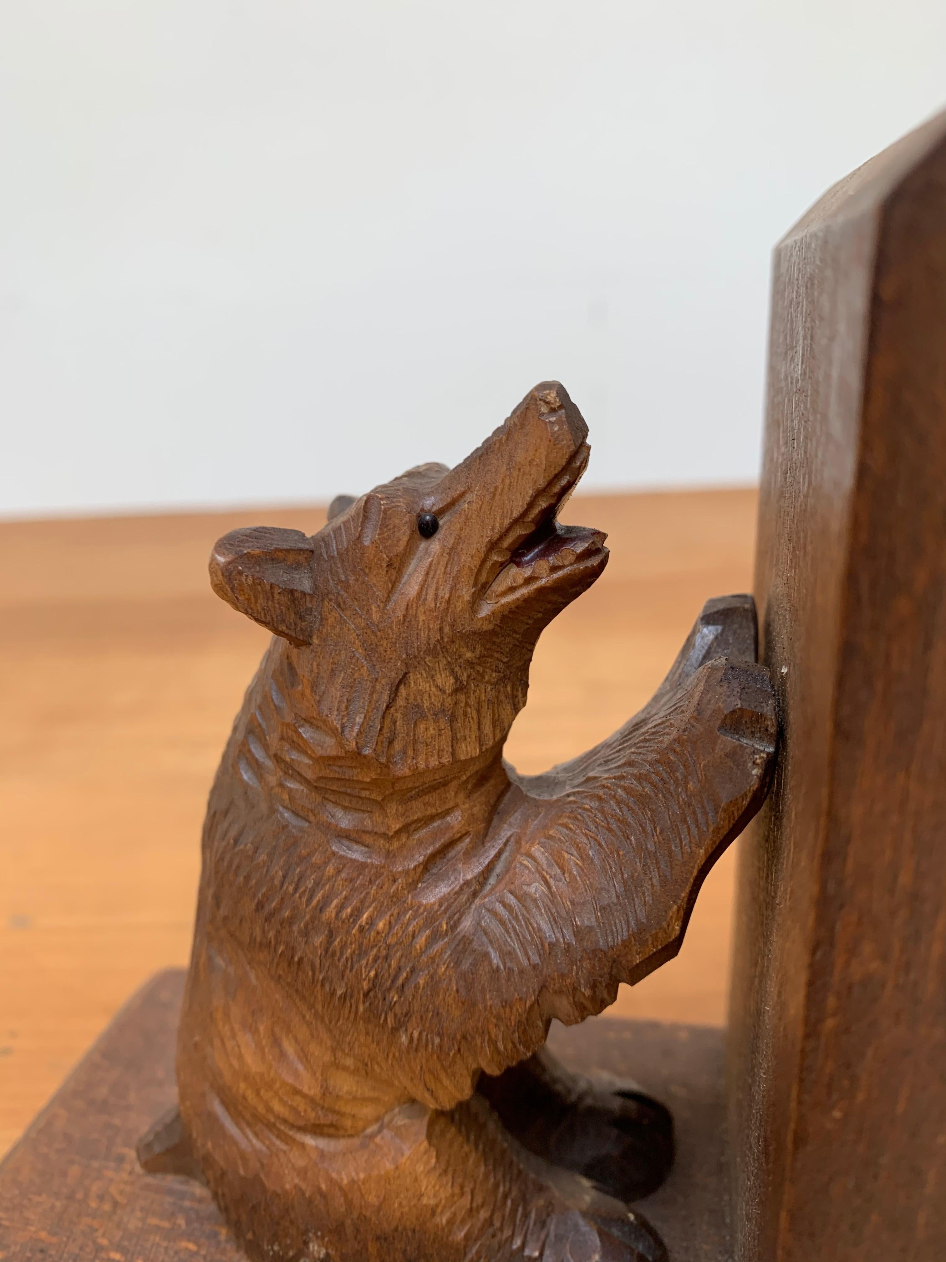 Early 20th Century Art Deco Era Bookends with Hand Carved Bear Sculptures For Sale 7