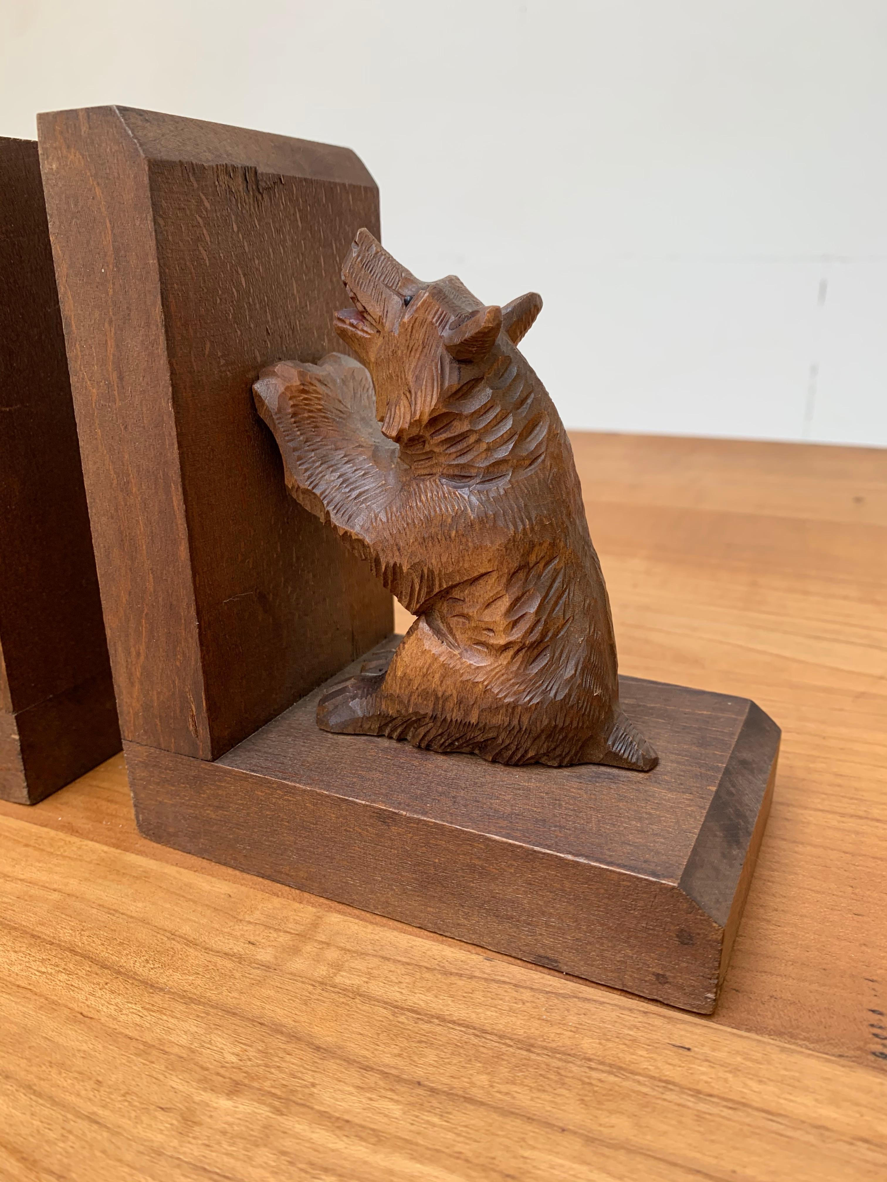 Early 20th Century Art Deco Era Bookends with Hand Carved Bear Sculptures For Sale 8