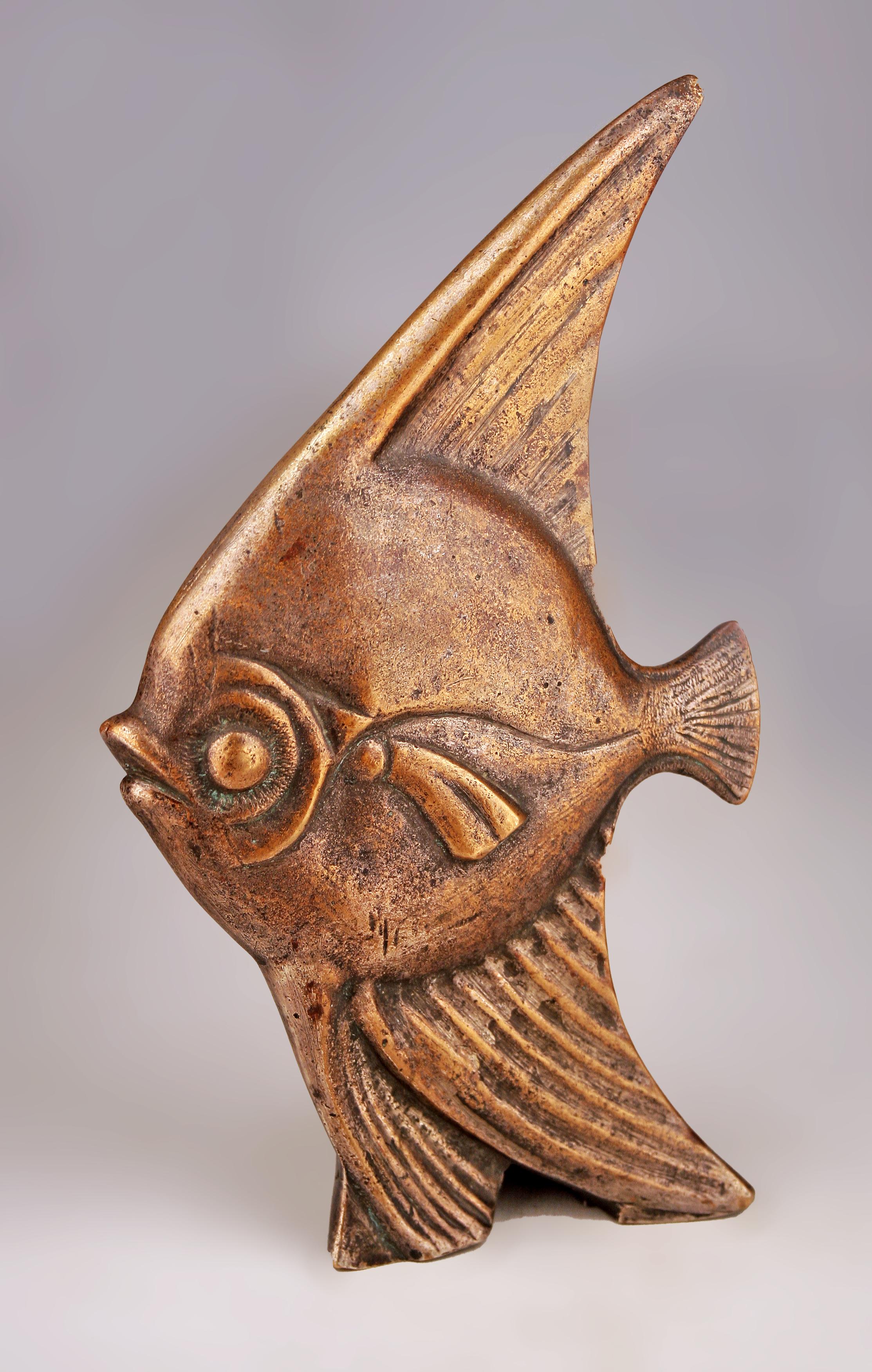 Early 20th century Art Déco french patinated bronze sculpture of an angel fish

By: unknown
Material: bronze, copper, metal
Technique: cast, patinated, molded, metalwork
Dimensions: 2.5 in x 5.5 in x 9.5 in
Date: early 20th century
Style: Art